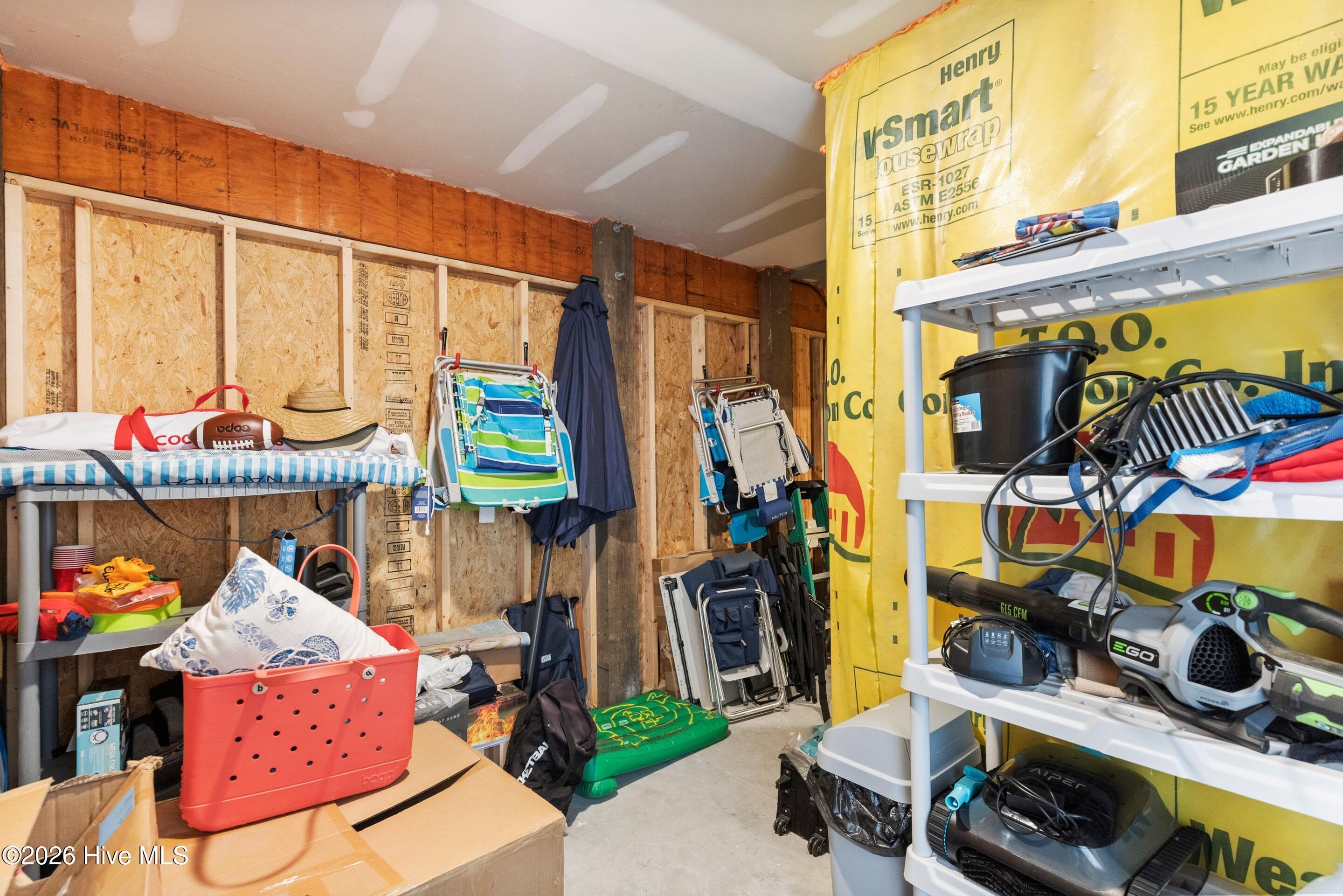 100548444 | Photo 11