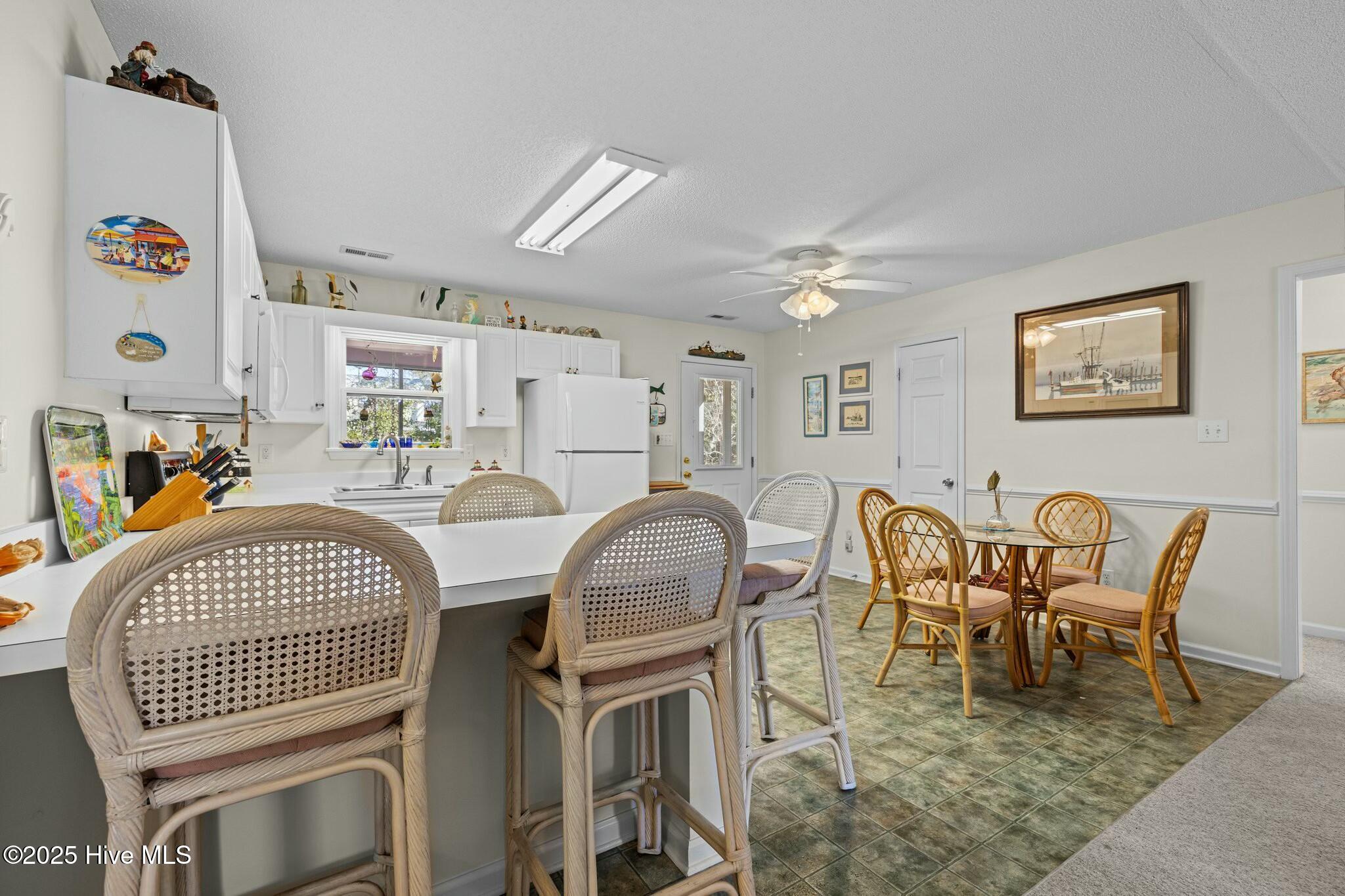 100490035 | Photo 16