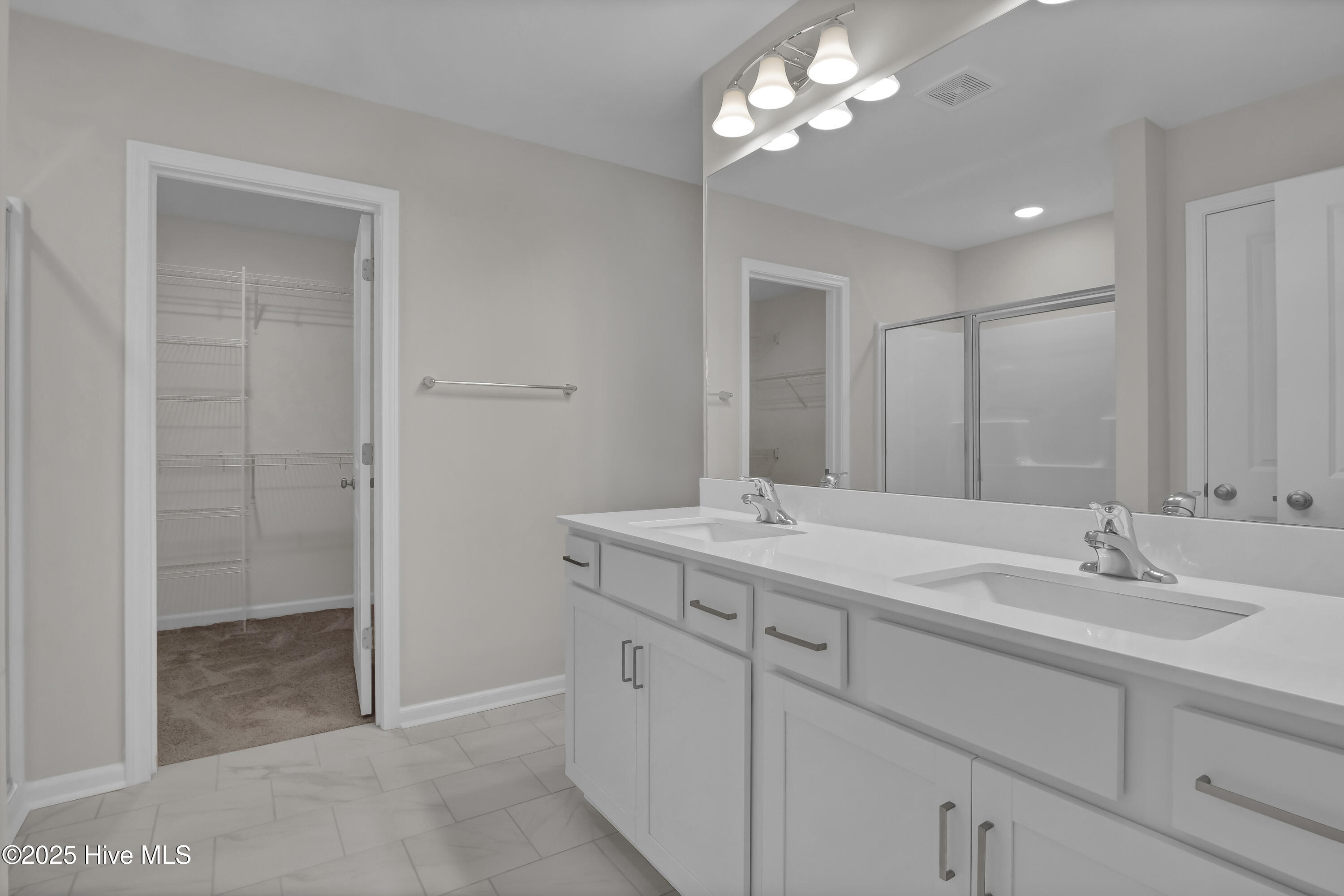 100543348 | Photo 31