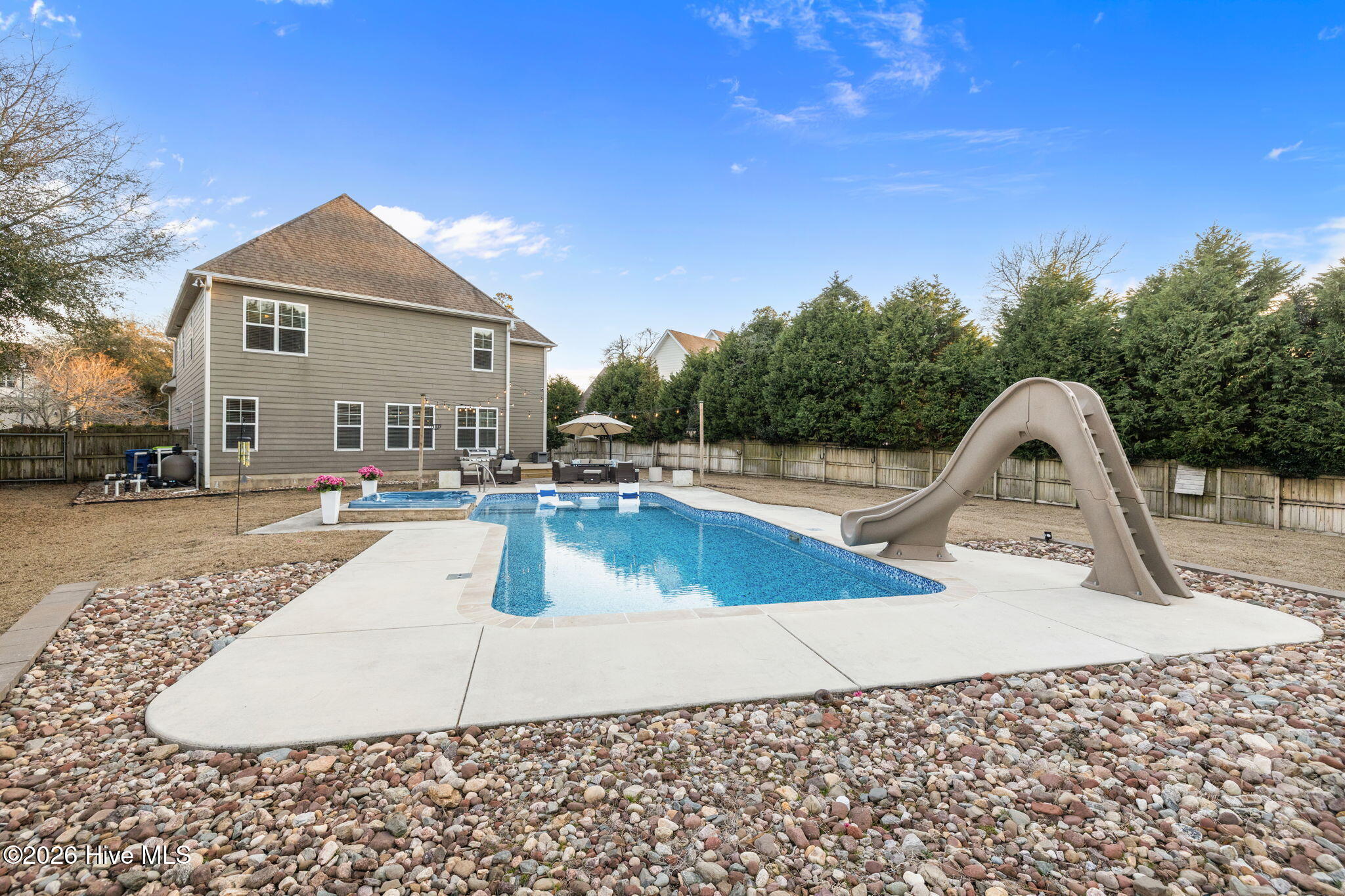 100554627 | Photo 49