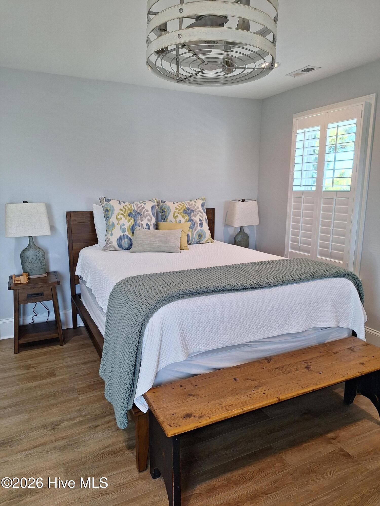 100565037 | Photo 12