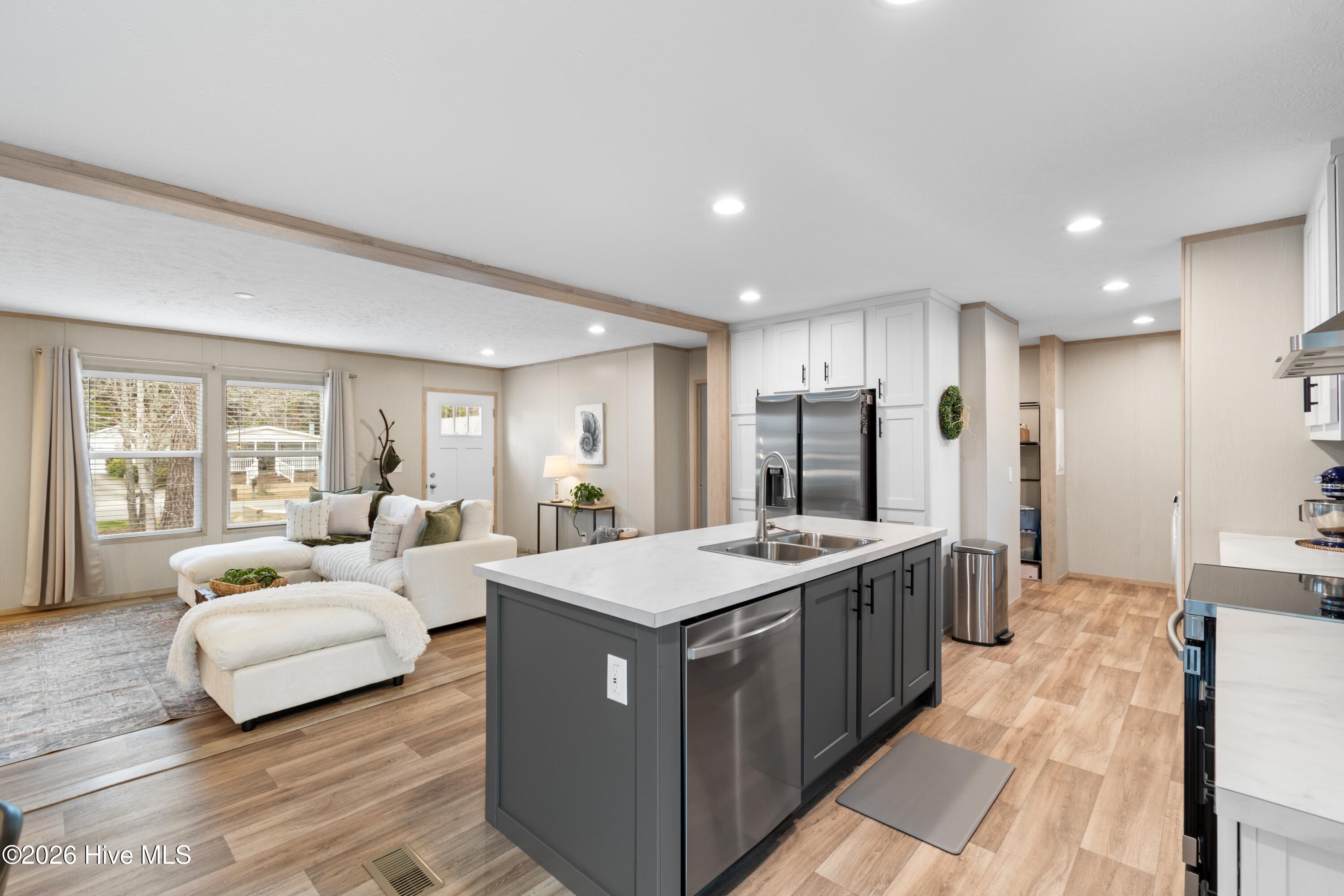 100558122 | Photo 15