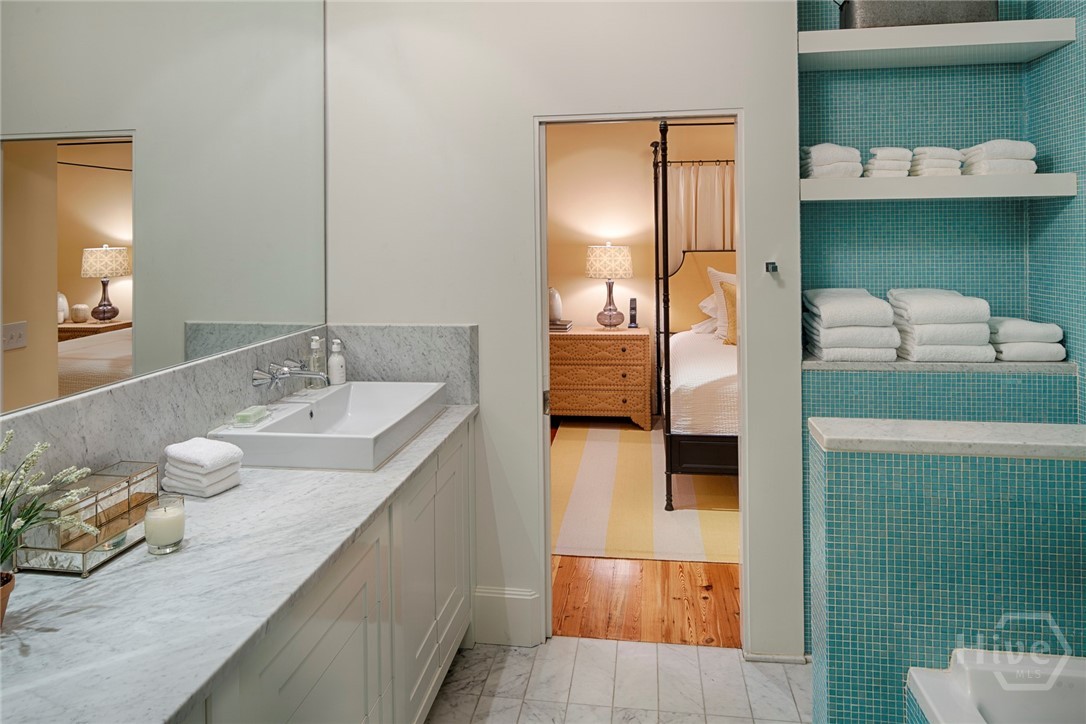 232 E Broughton Street, Savannah, GA, 31401