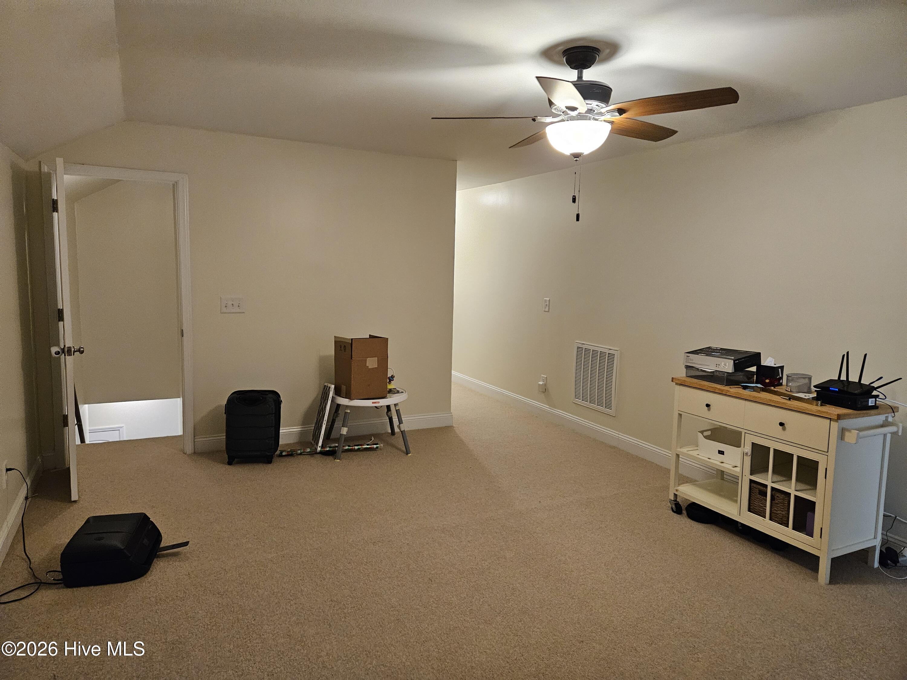 100568261 | Photo 25