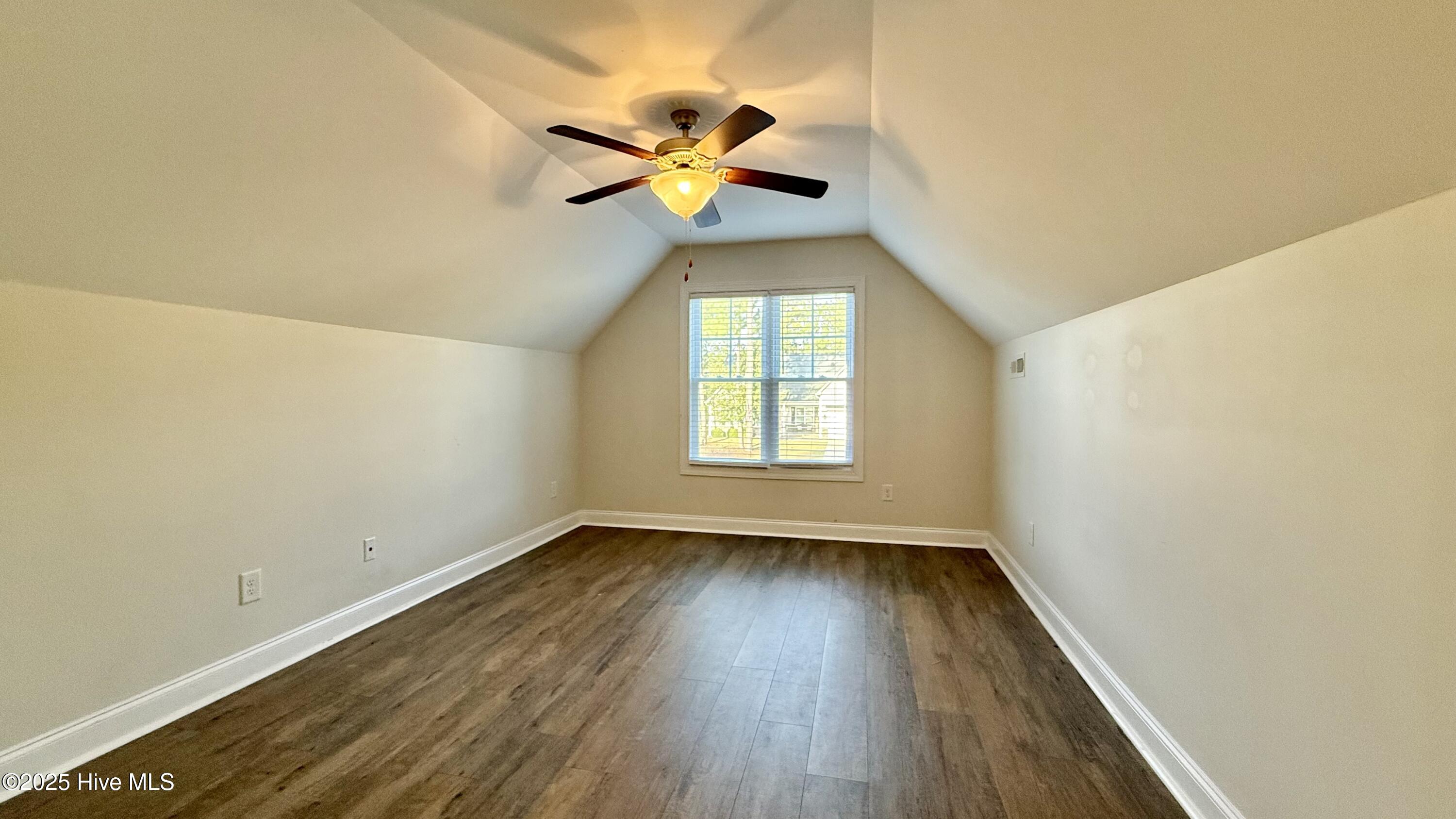 100538619 | Photo 26