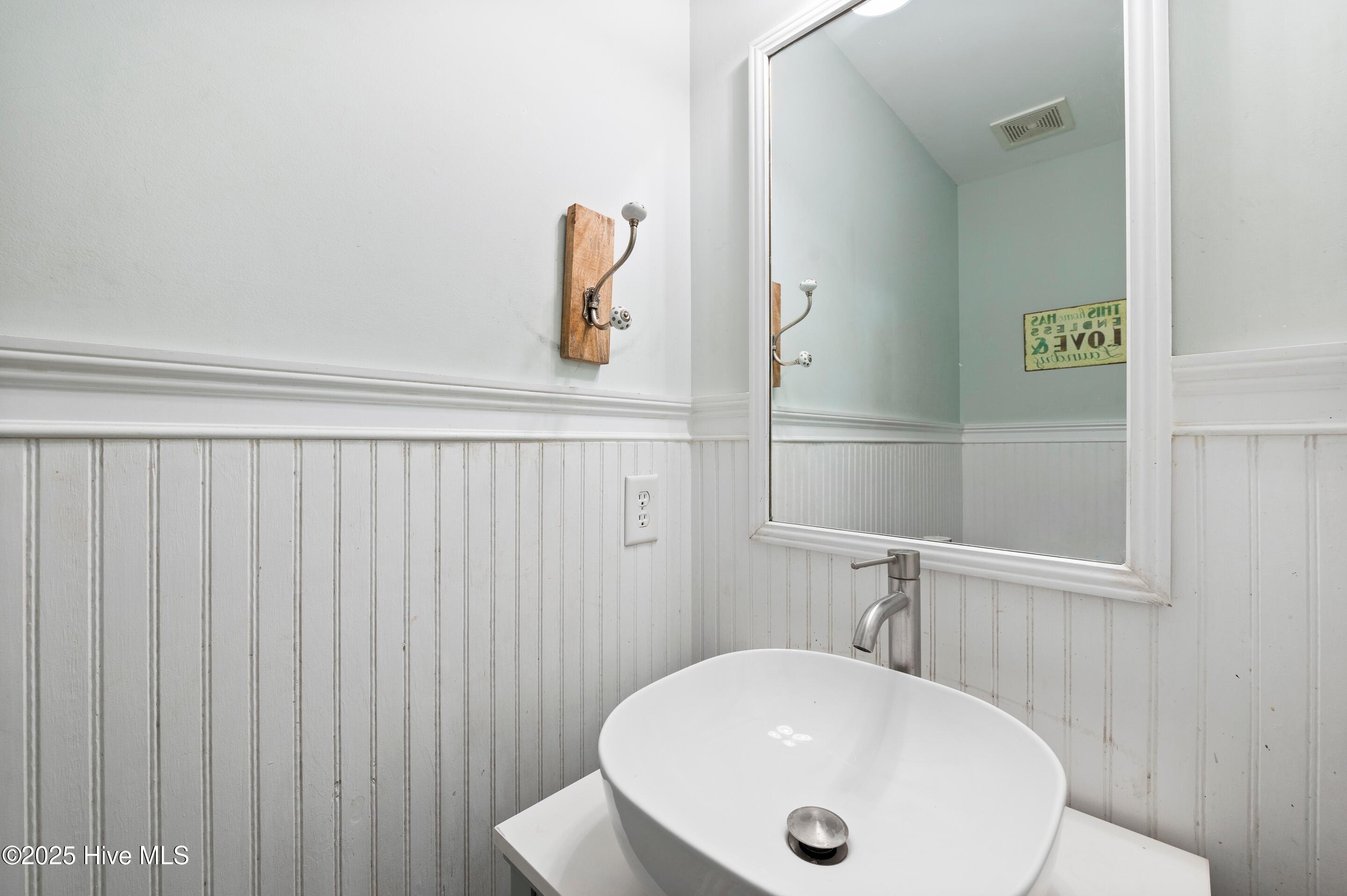 100523069 | Photo 17