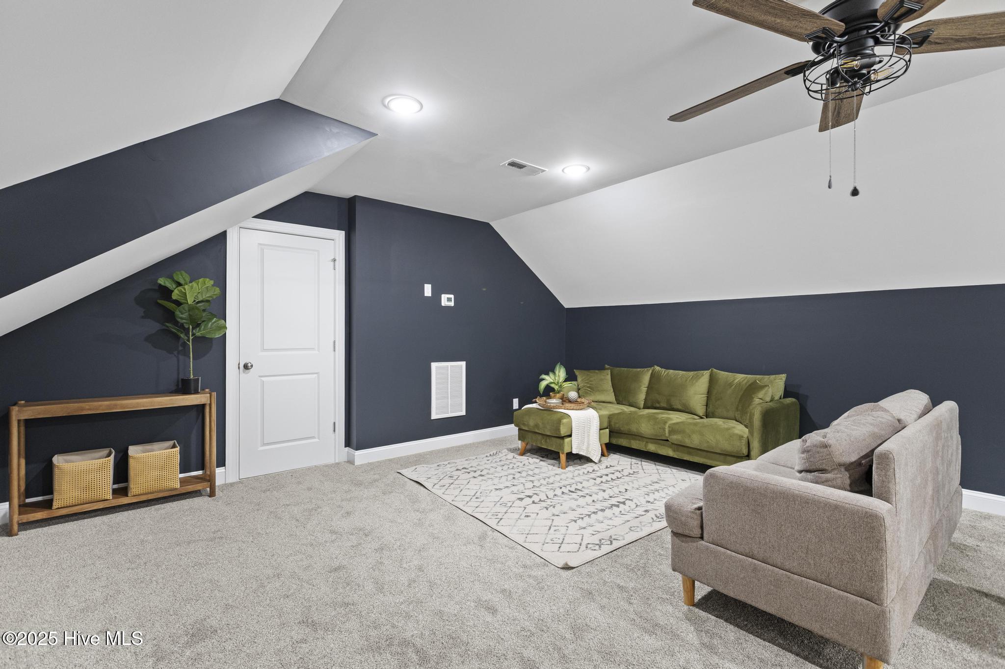 100516290 | Photo 49