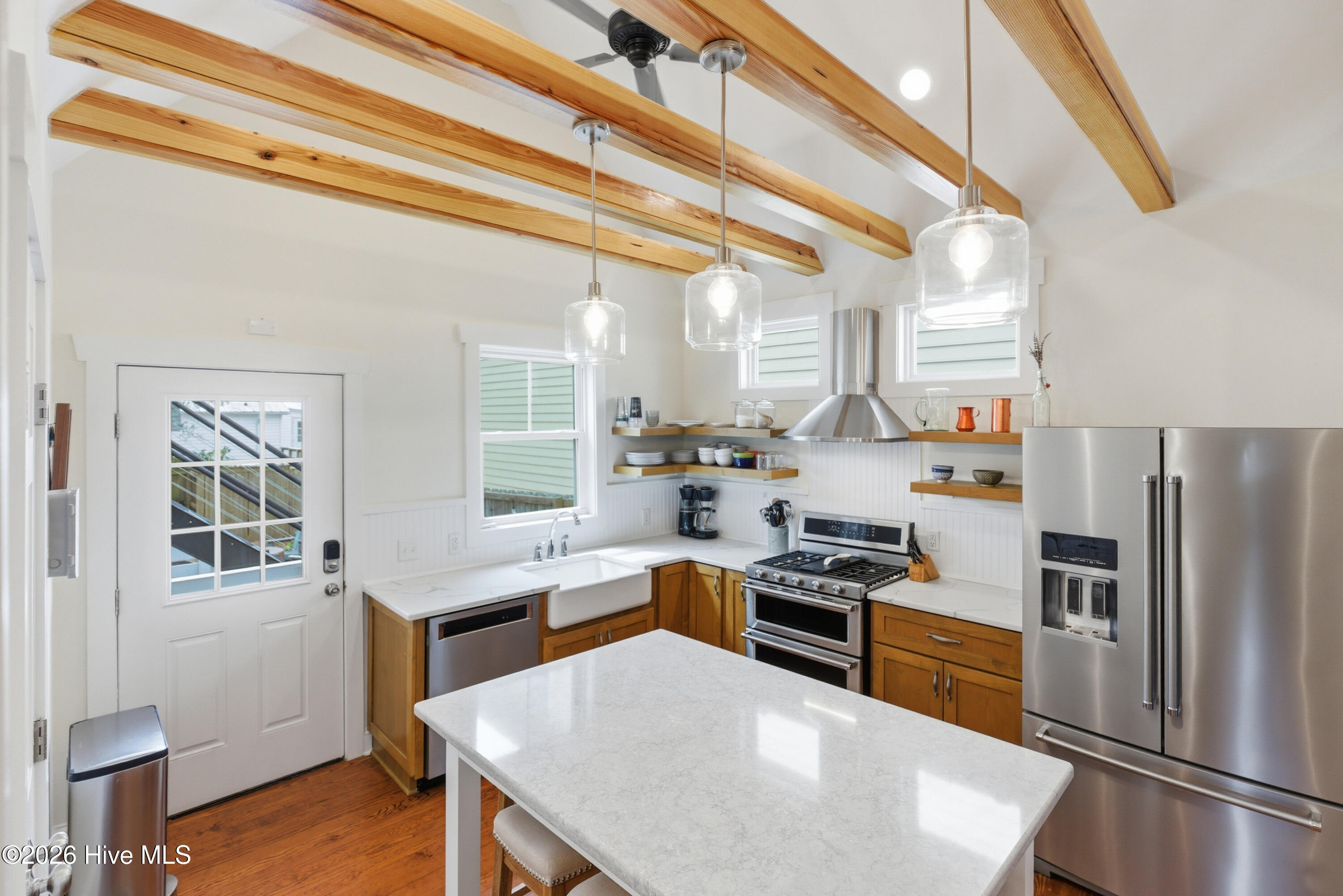 100565818 | Photo 23