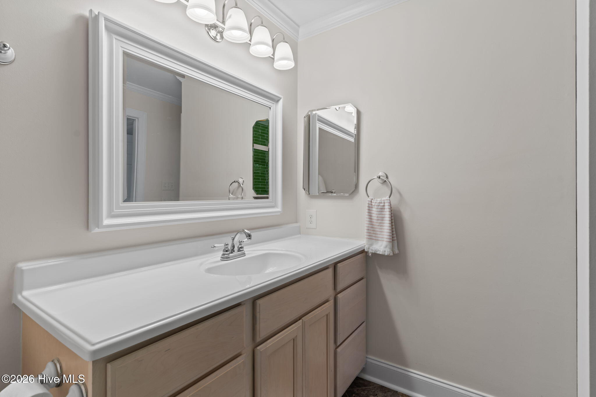 100558305 | Photo 37