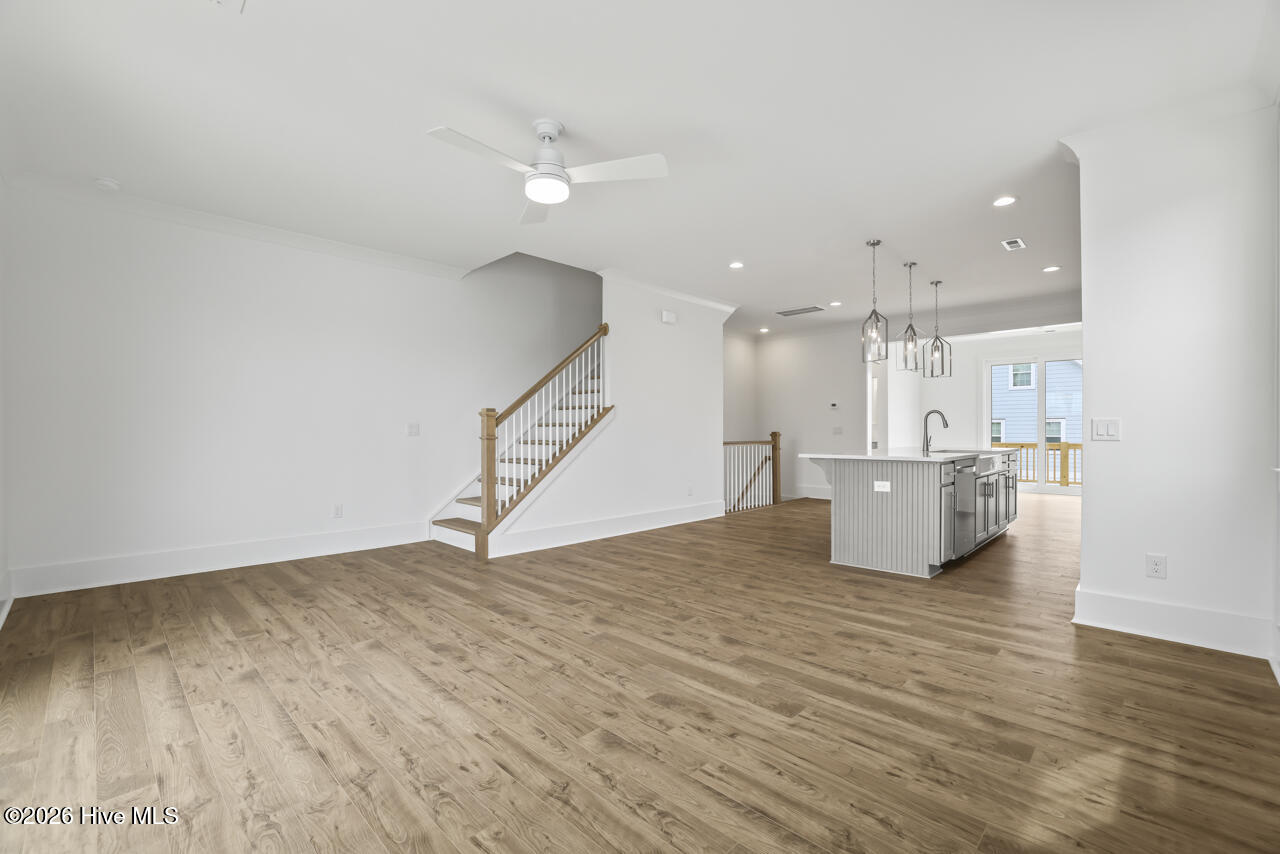 100544429 | Photo 10