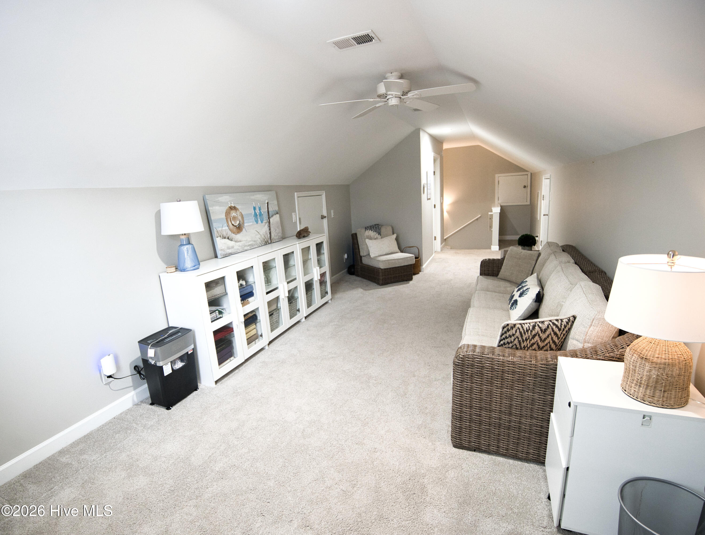 100558044 | Photo 49