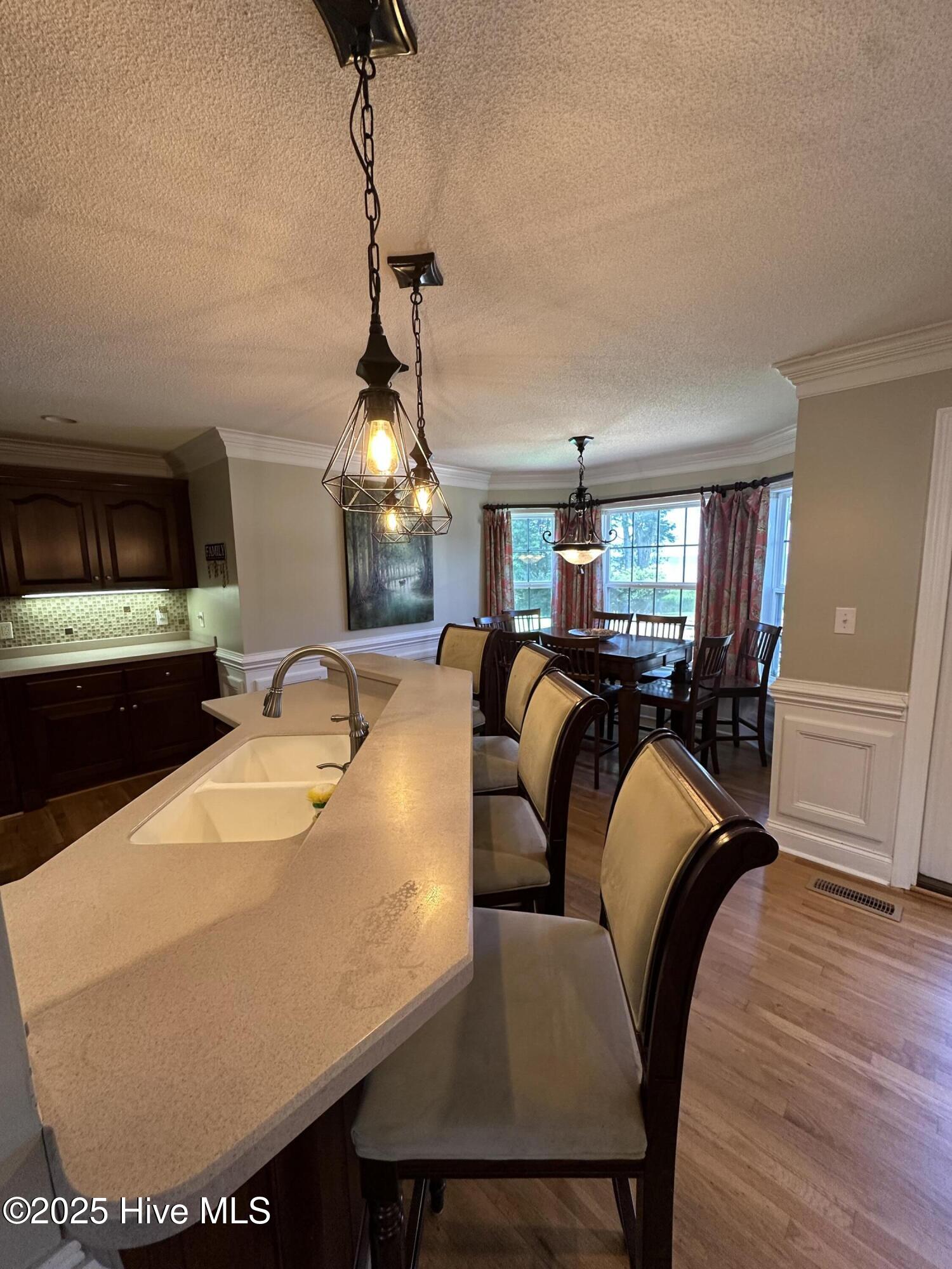 100514130 | Photo 25