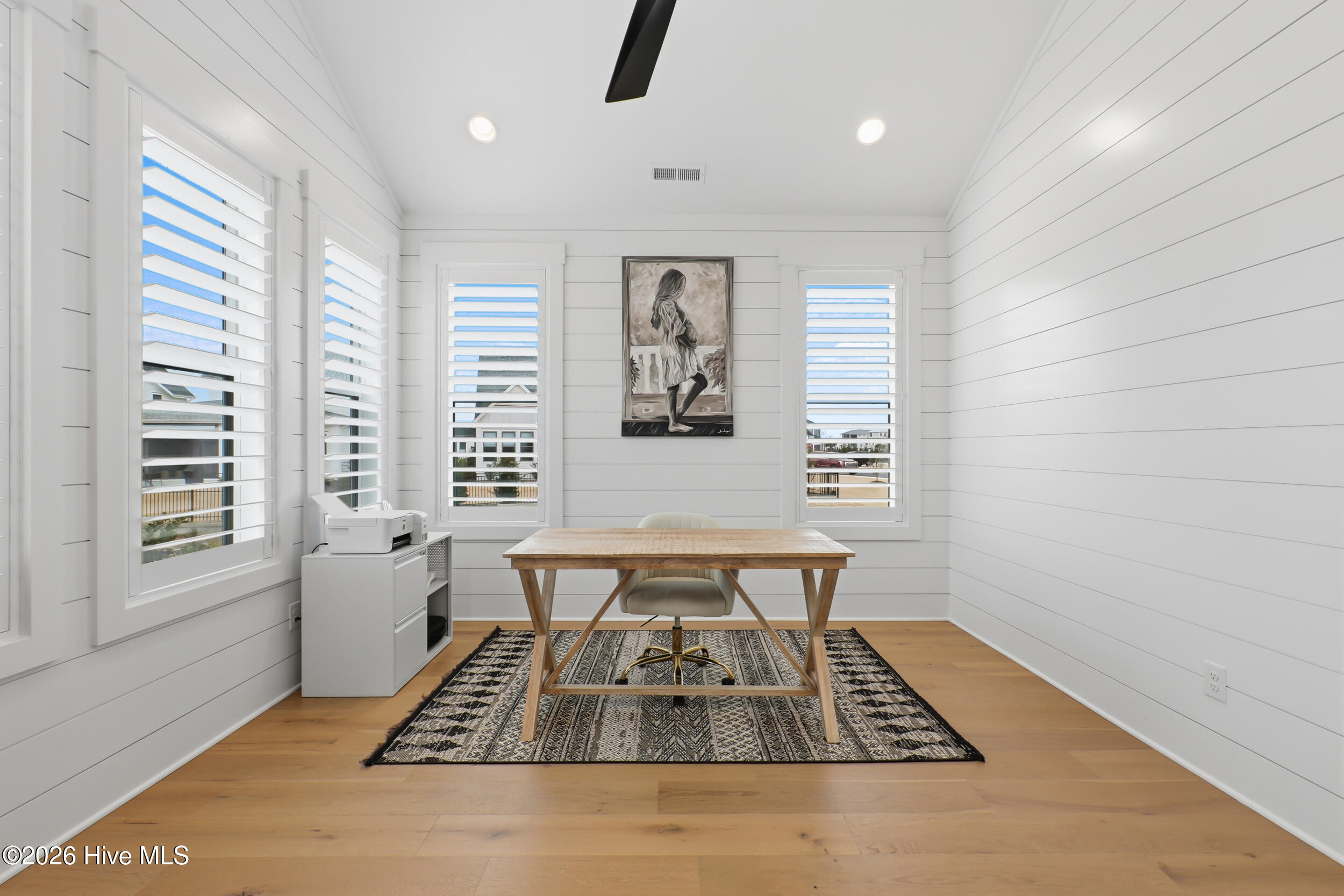 100551729 | Photo 39