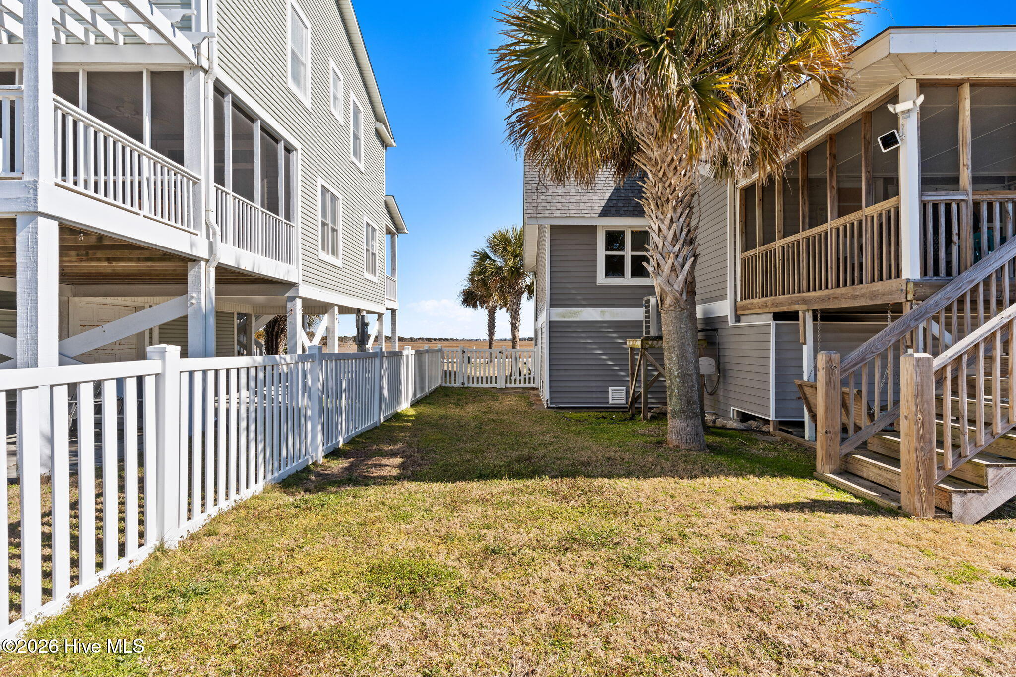 100554789 | Photo 32