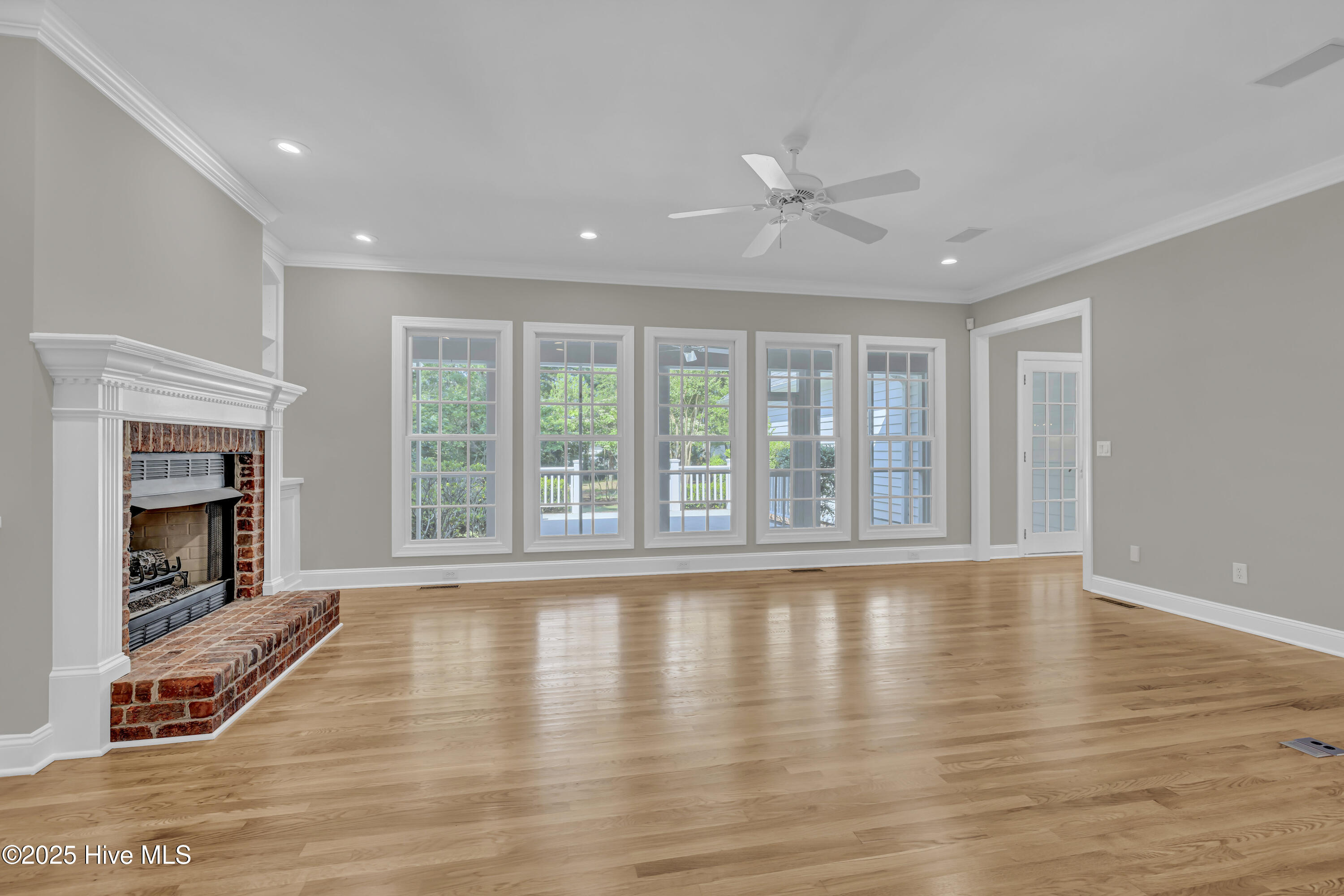 100565717 | Photo 22