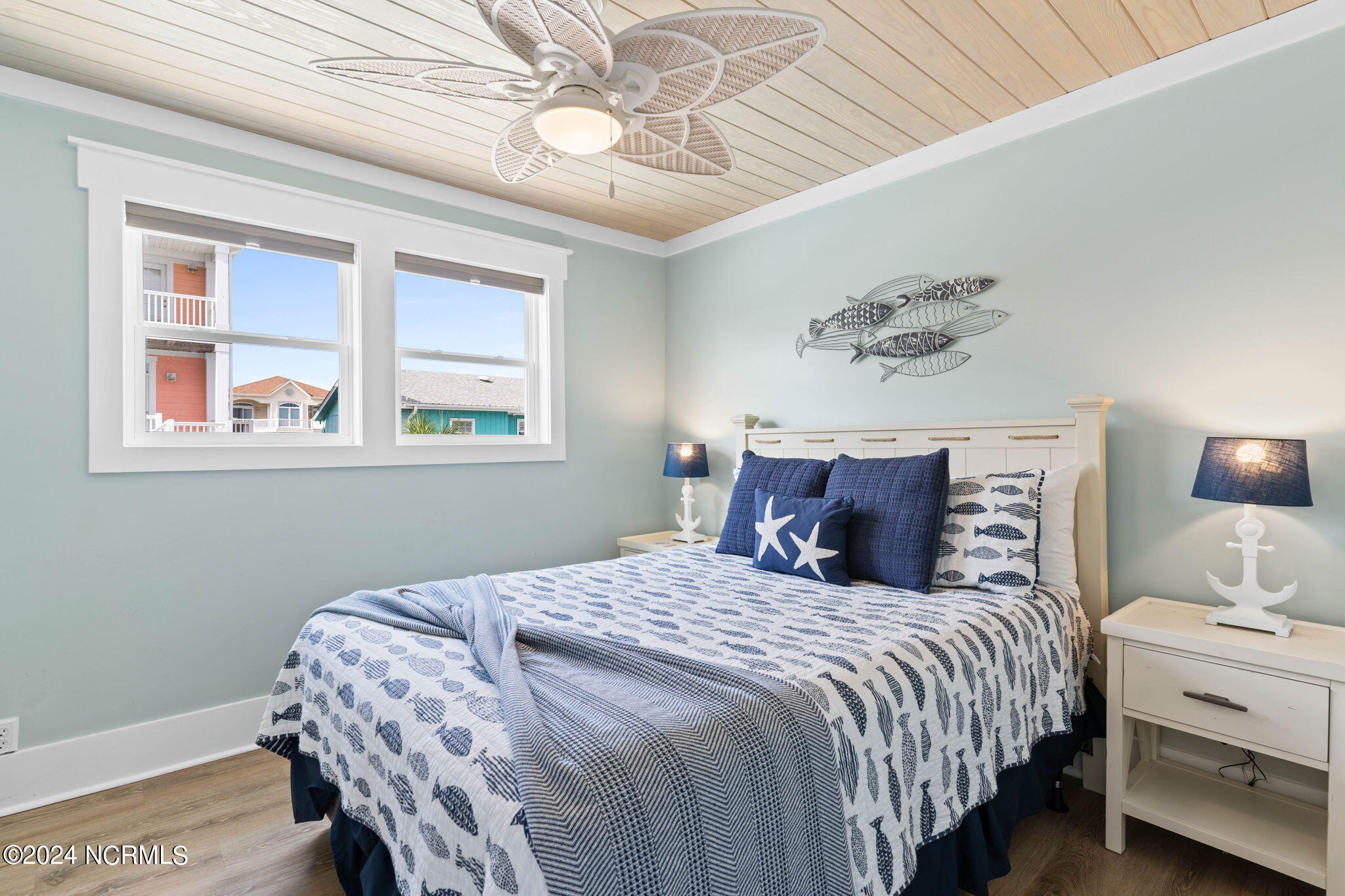 100464984 | Photo 40