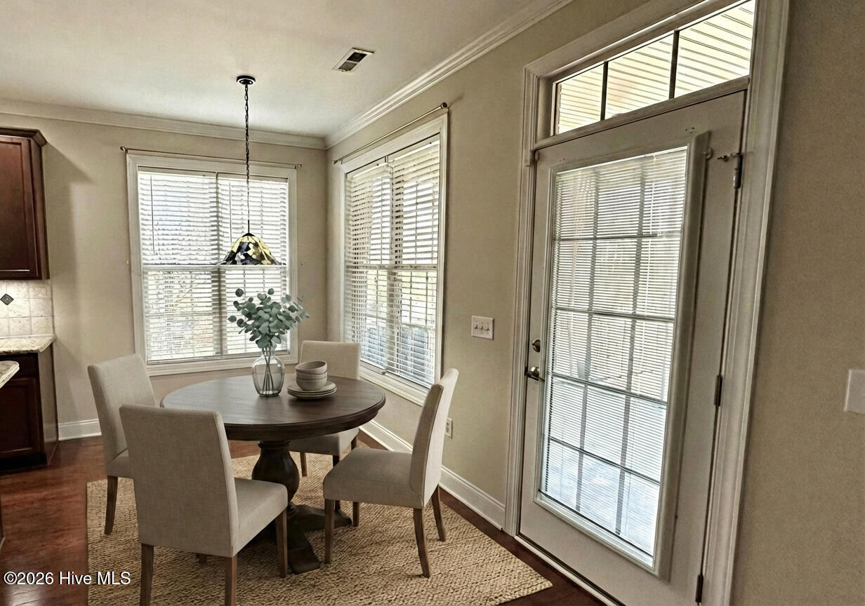 100555837 | Photo 11