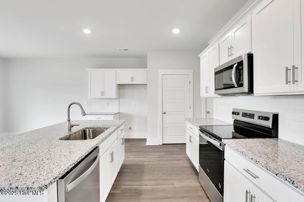 100562469 | Photo 11