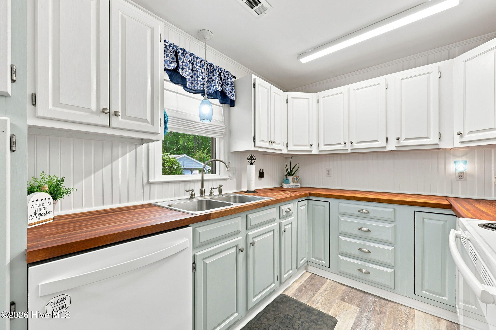 2610 W Forest Drive,Newport