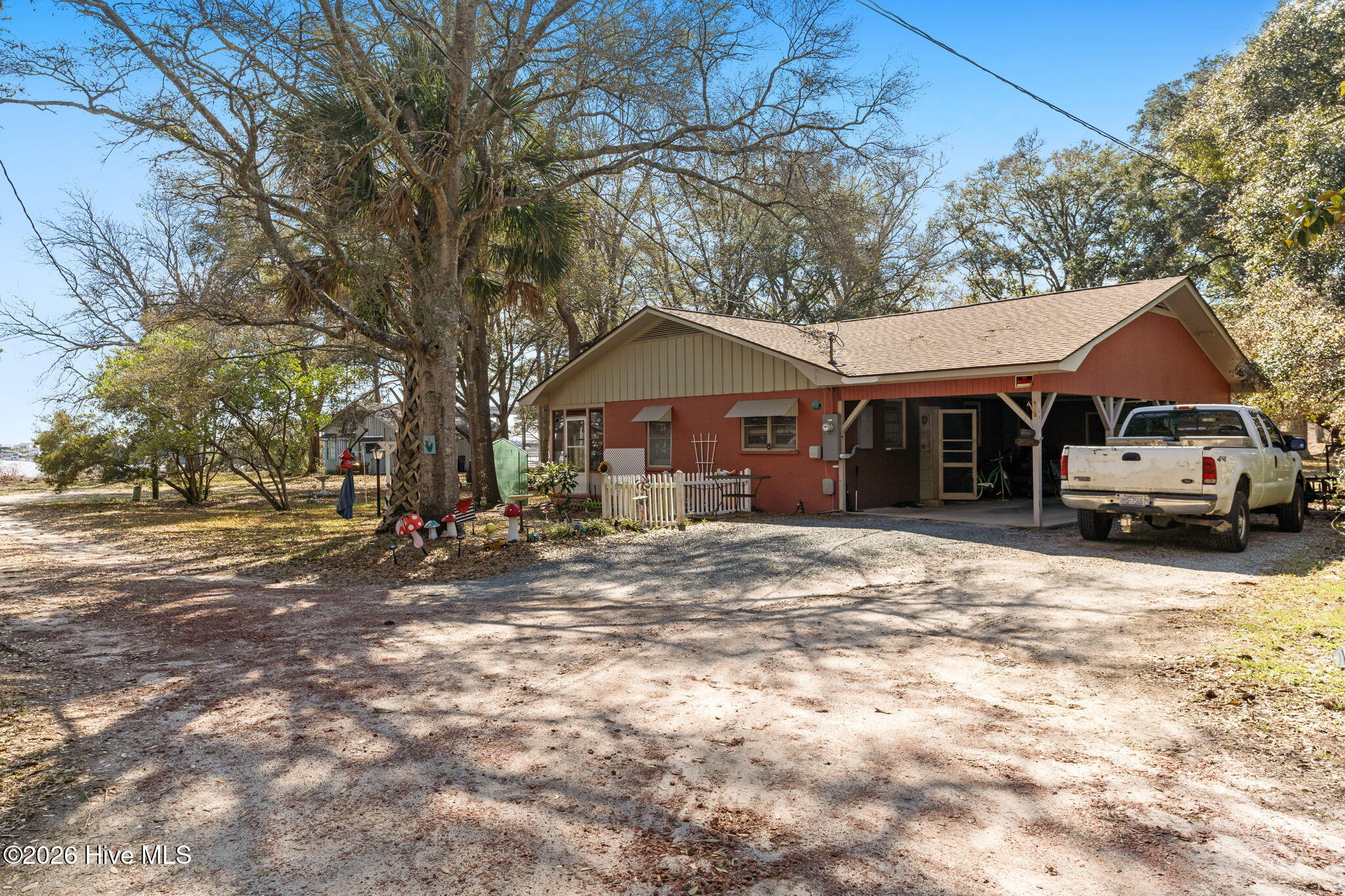 100561810 | Photo 16