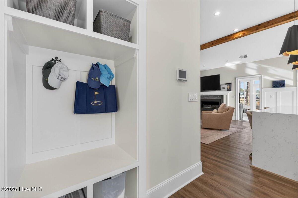 100548349 | Photo 55