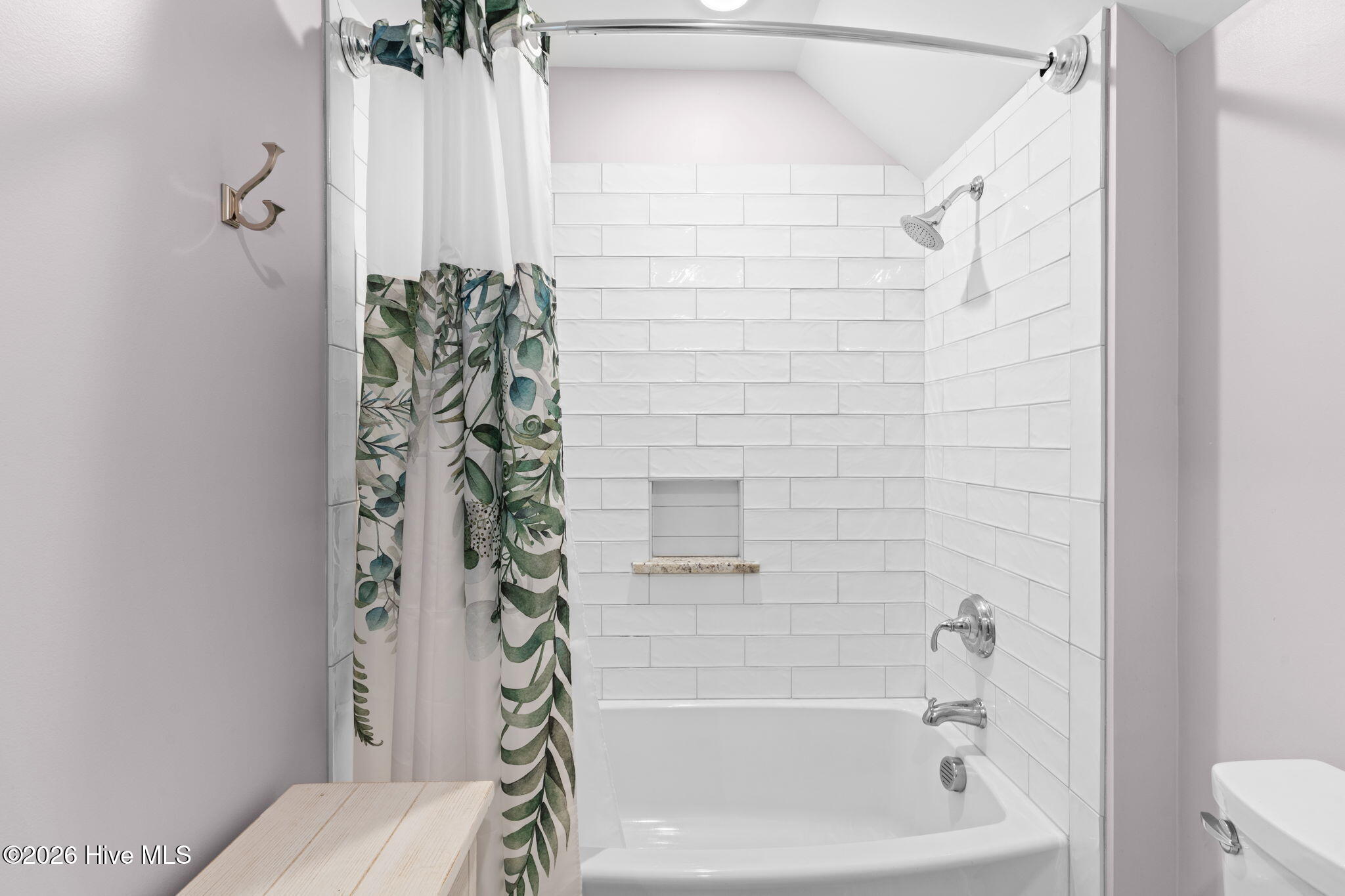 100560975 | Photo 38