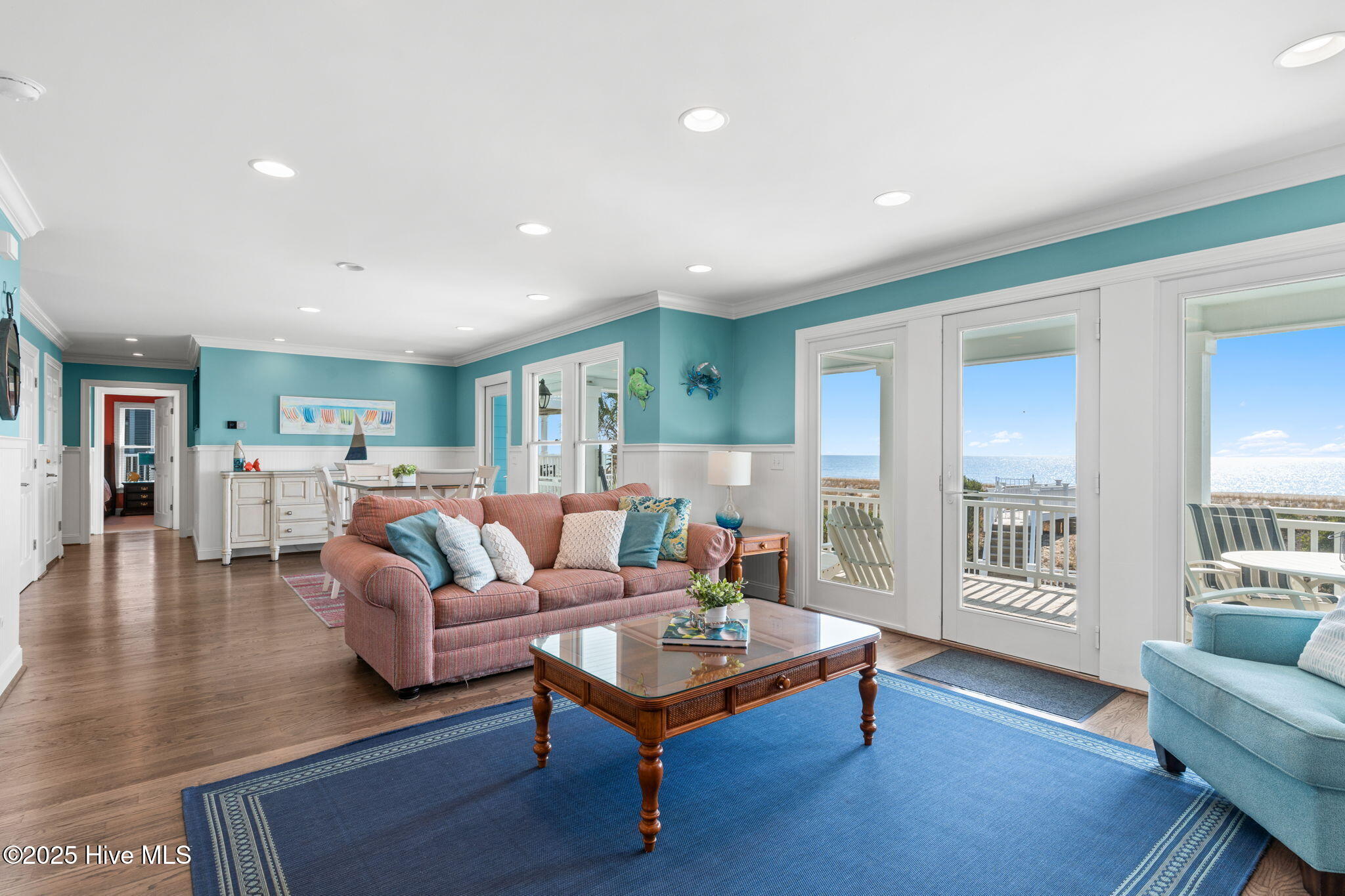 100542576 | Photo 40