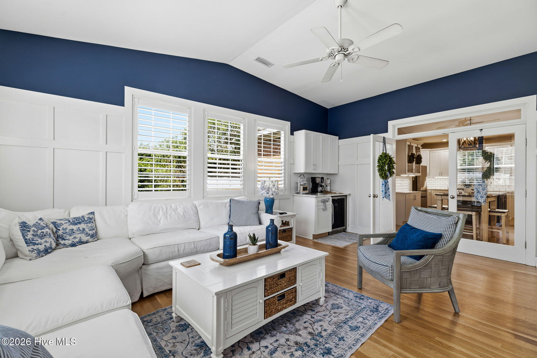 100561515 | Photo 46