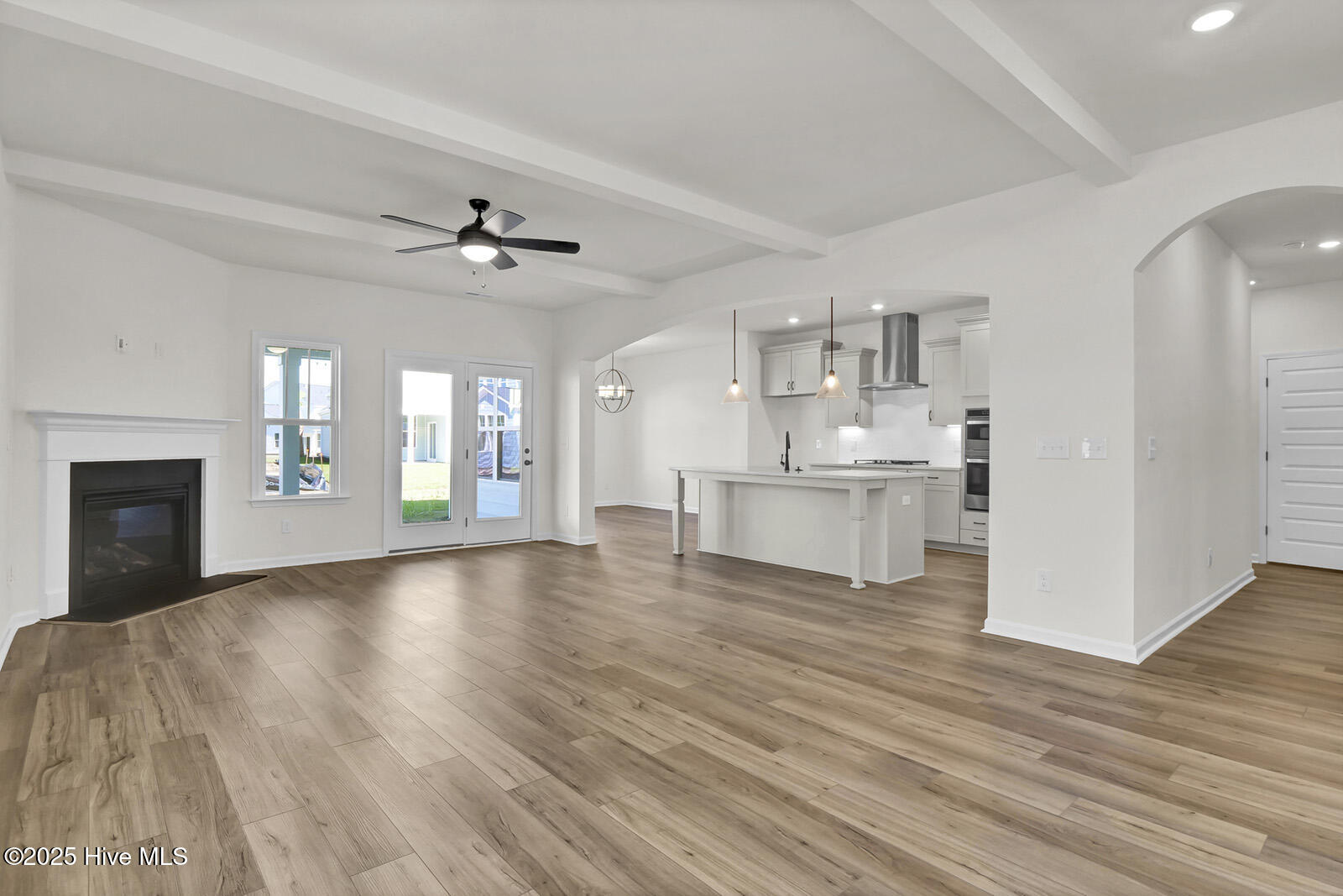 100515085 | Photo 12