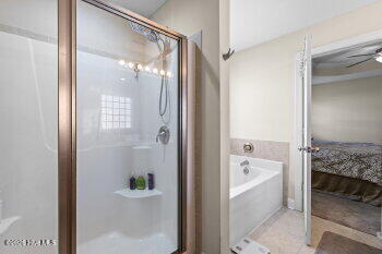 100570281 | Photo 16