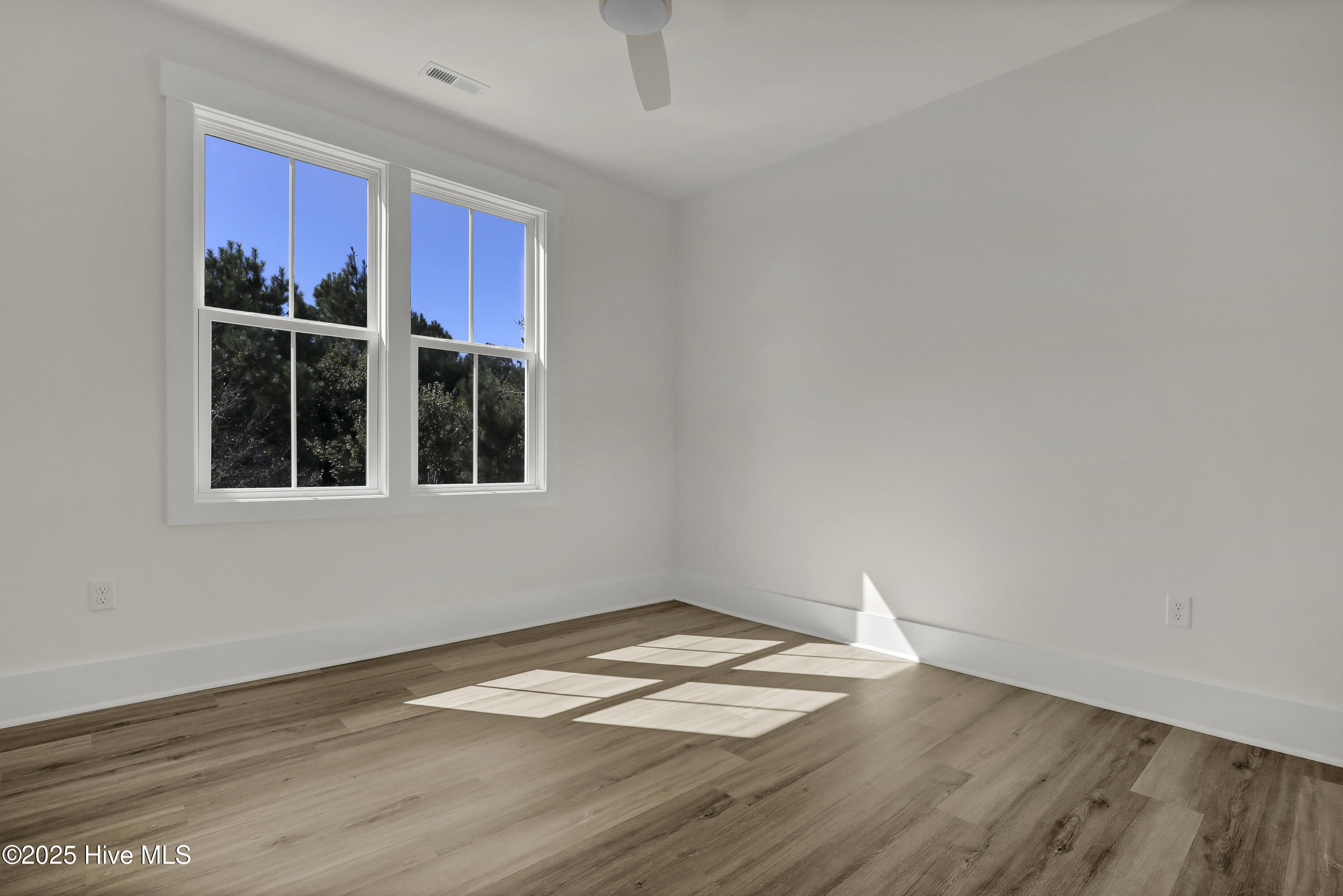 100536575 | Photo 27