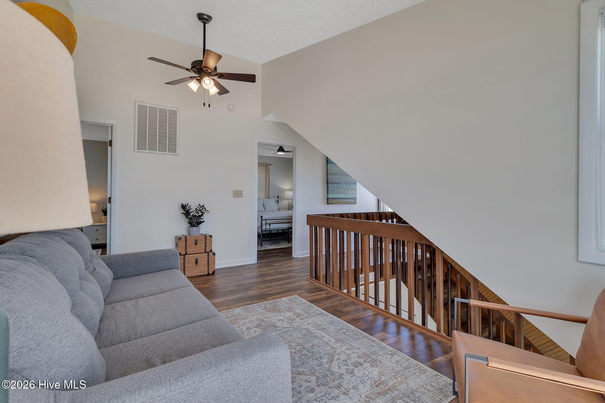 100548009 | Photo 33