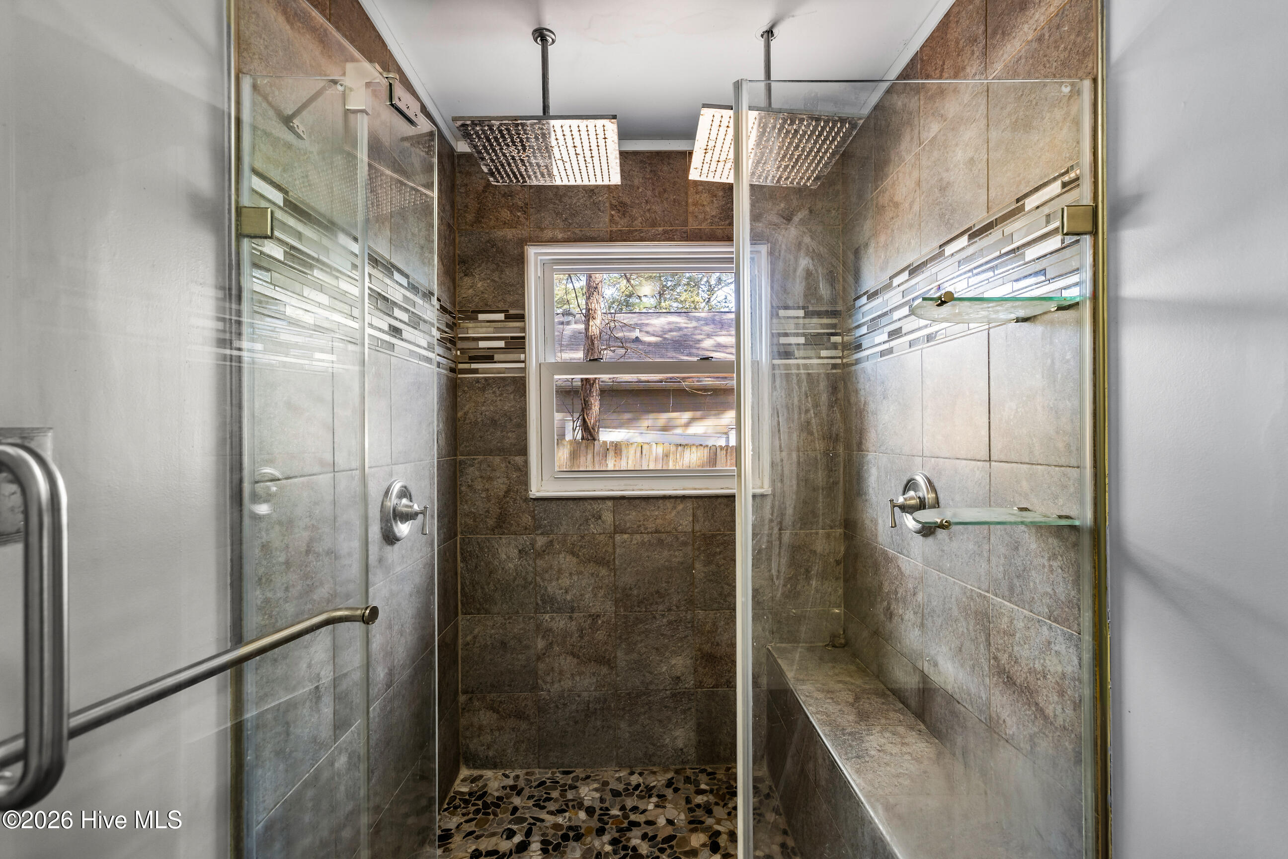 100550983 | Photo 21