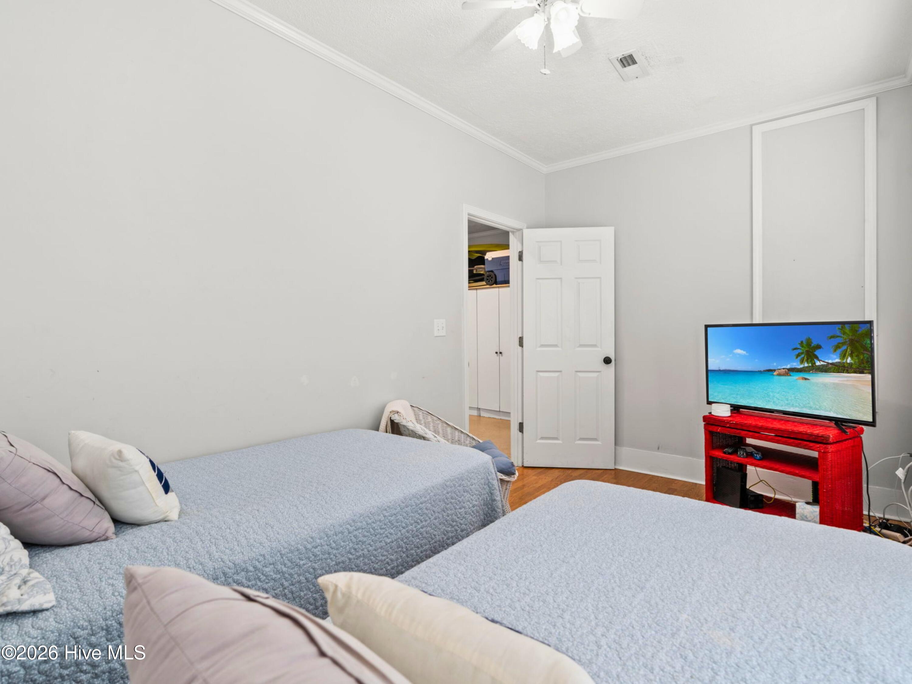 100564720 | Photo 25