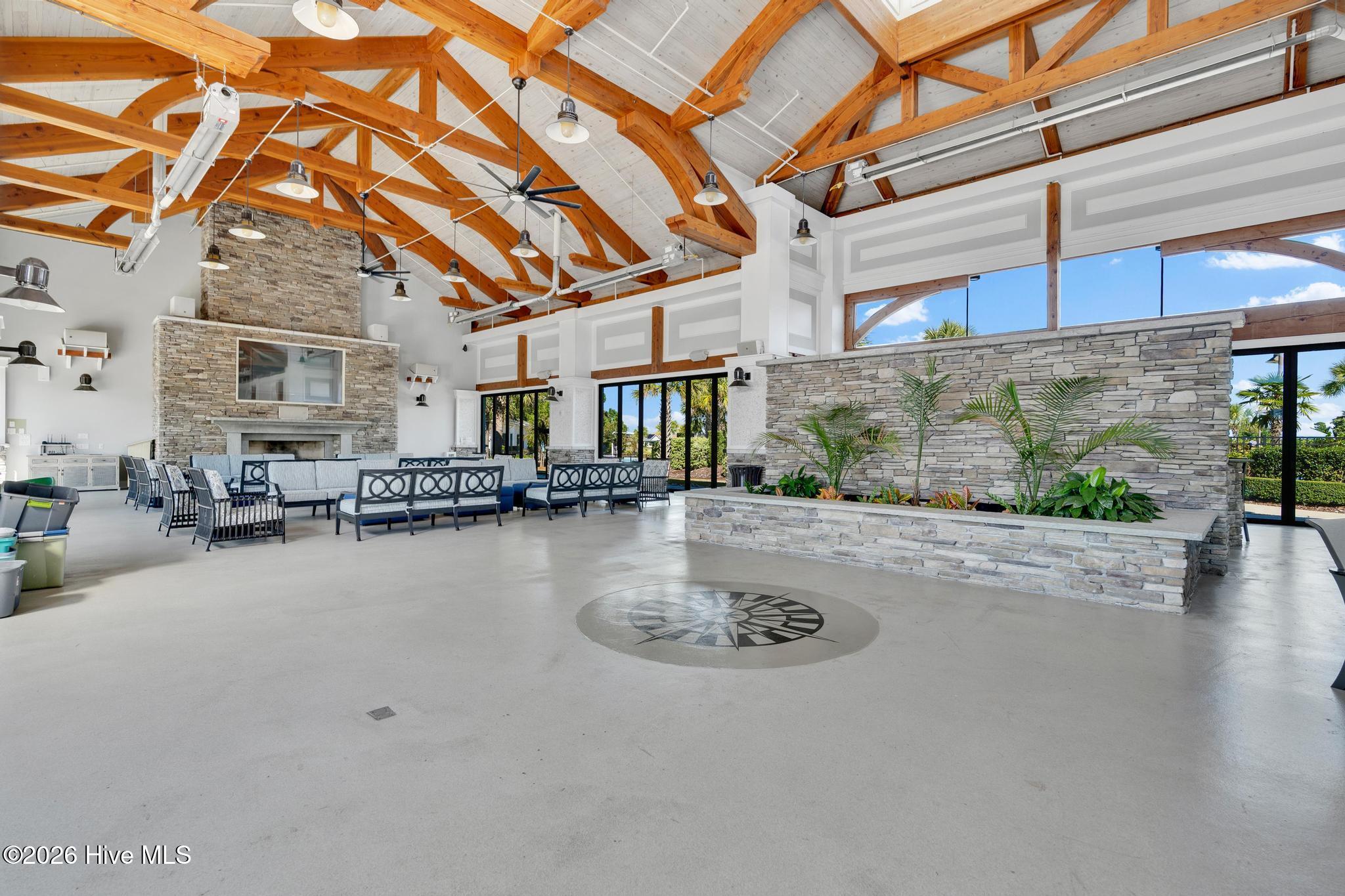 100549204 | Photo 50