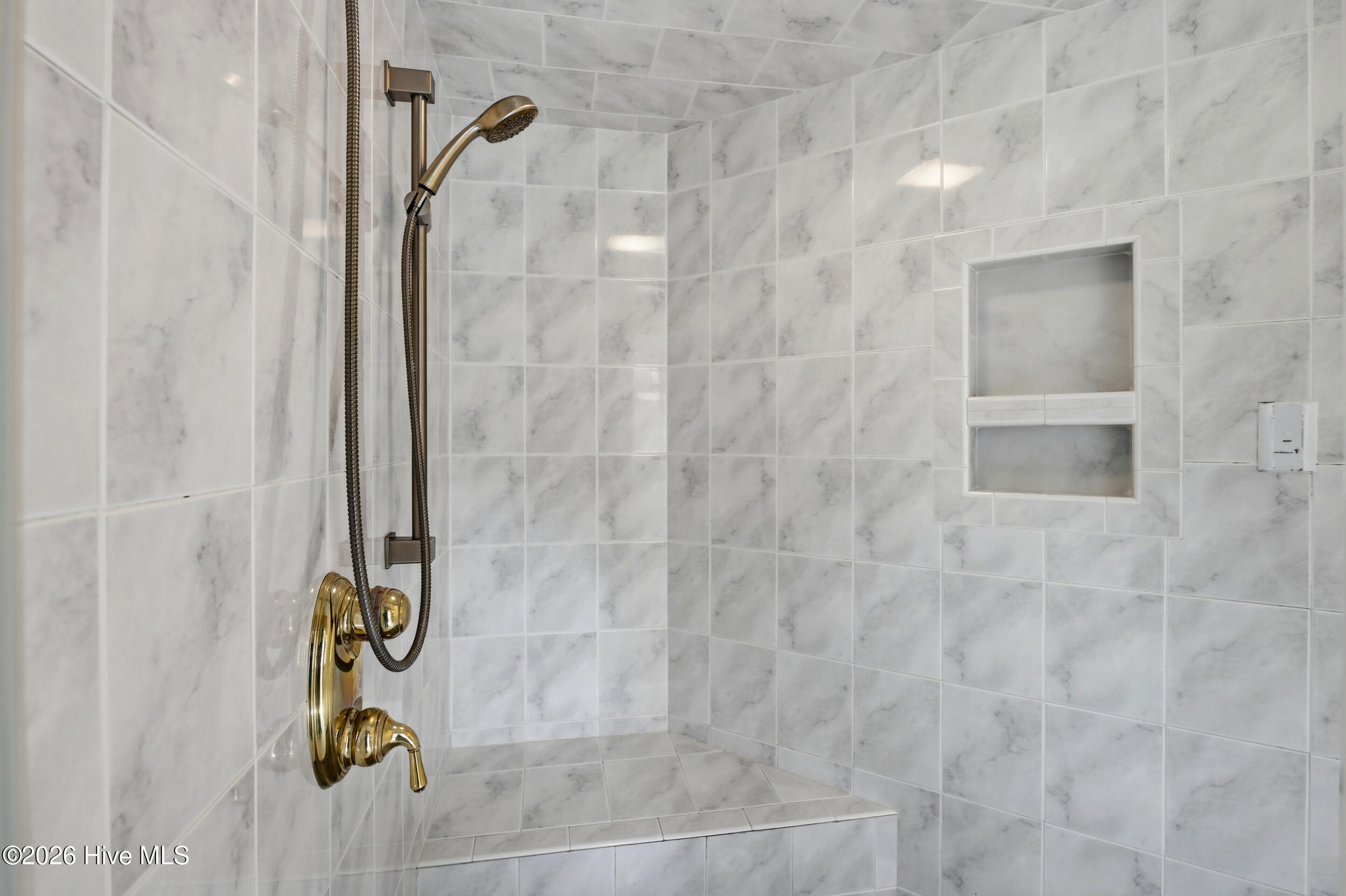 100566149 | Photo 28