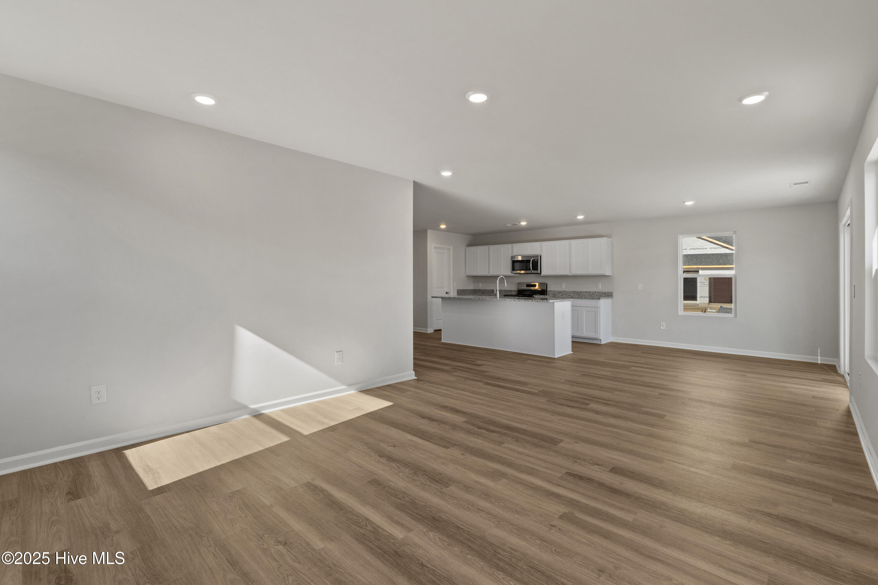 100528315 | Photo 21