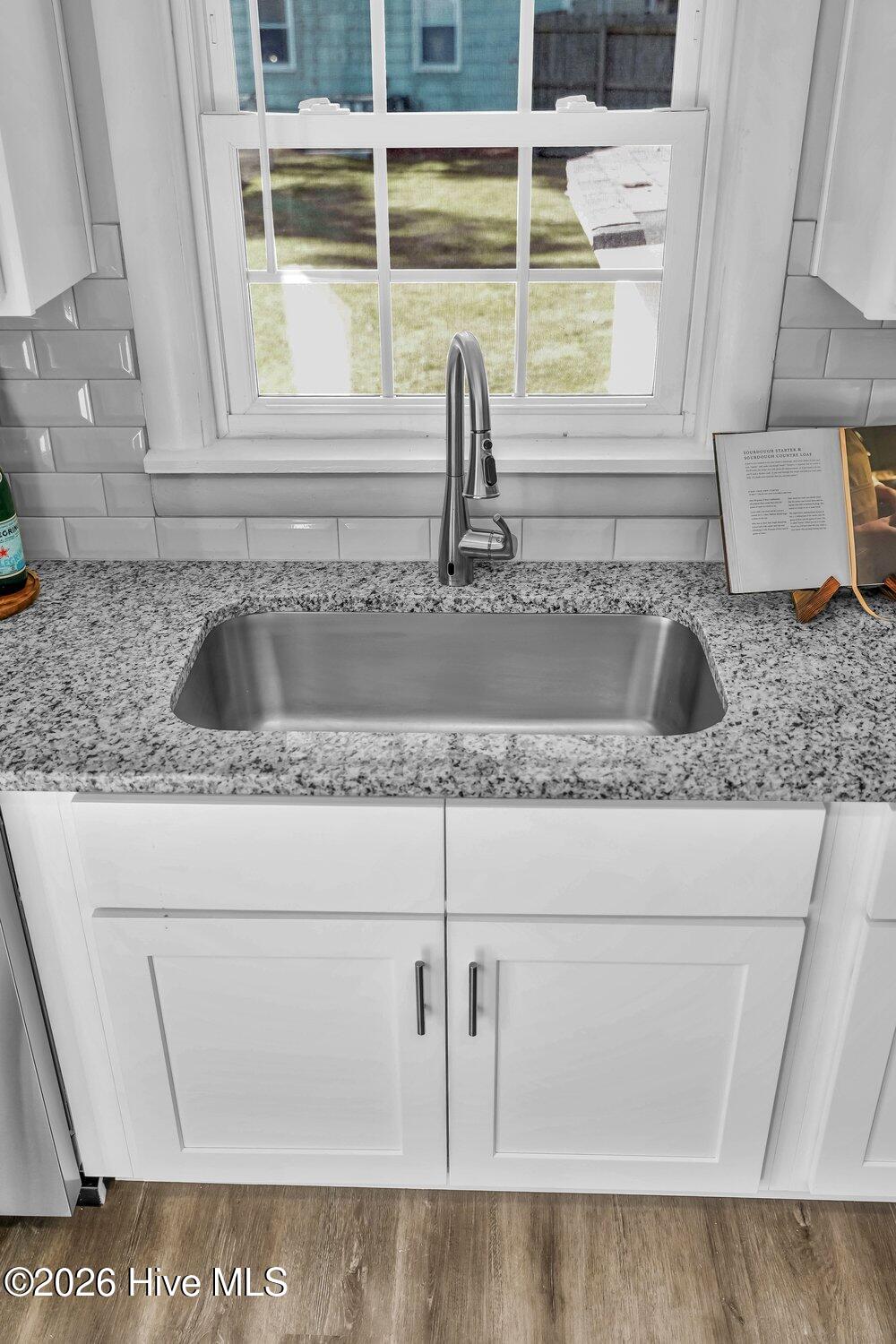 100562072 | Photo 17