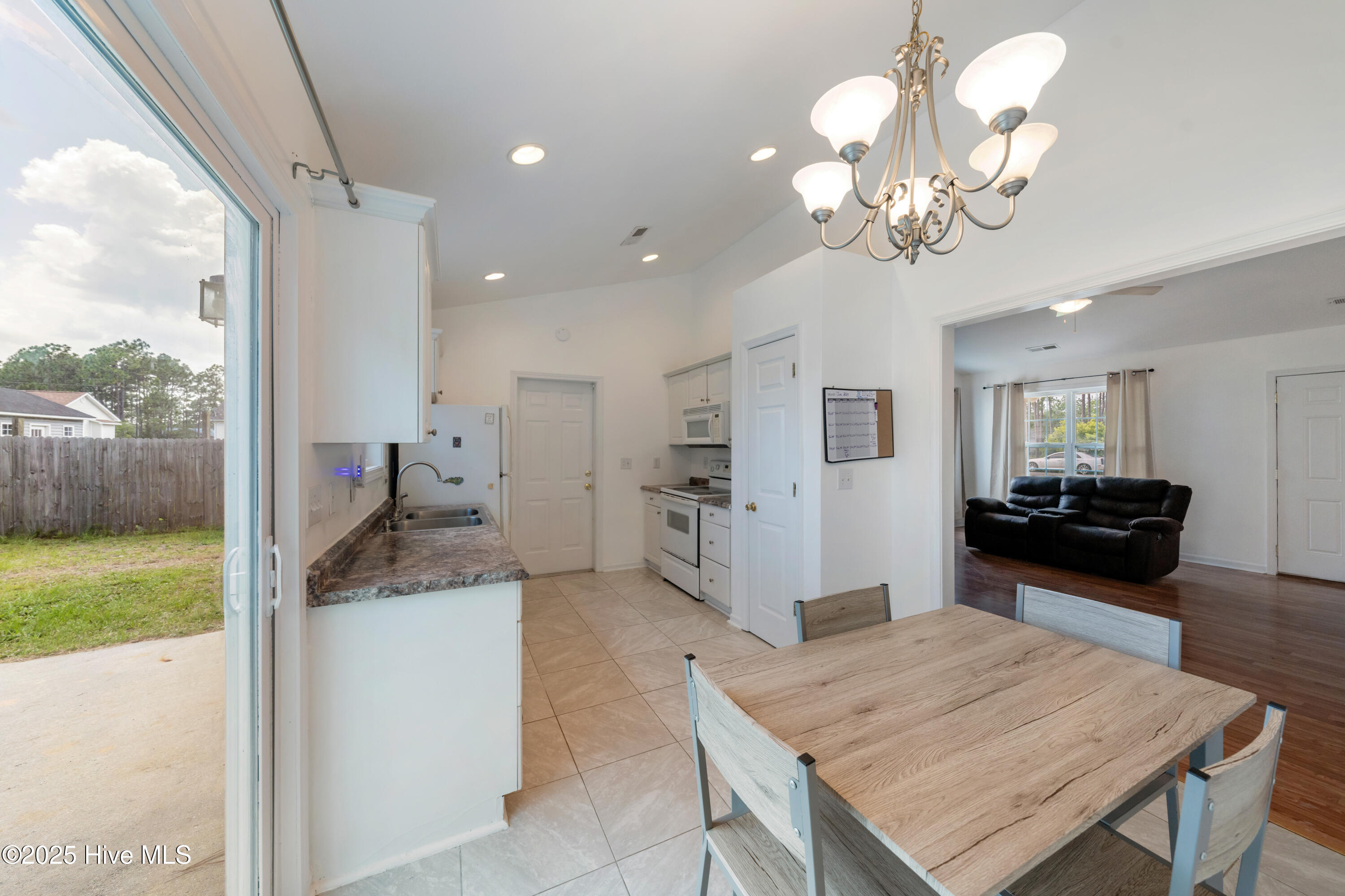 100516282 | Photo 24