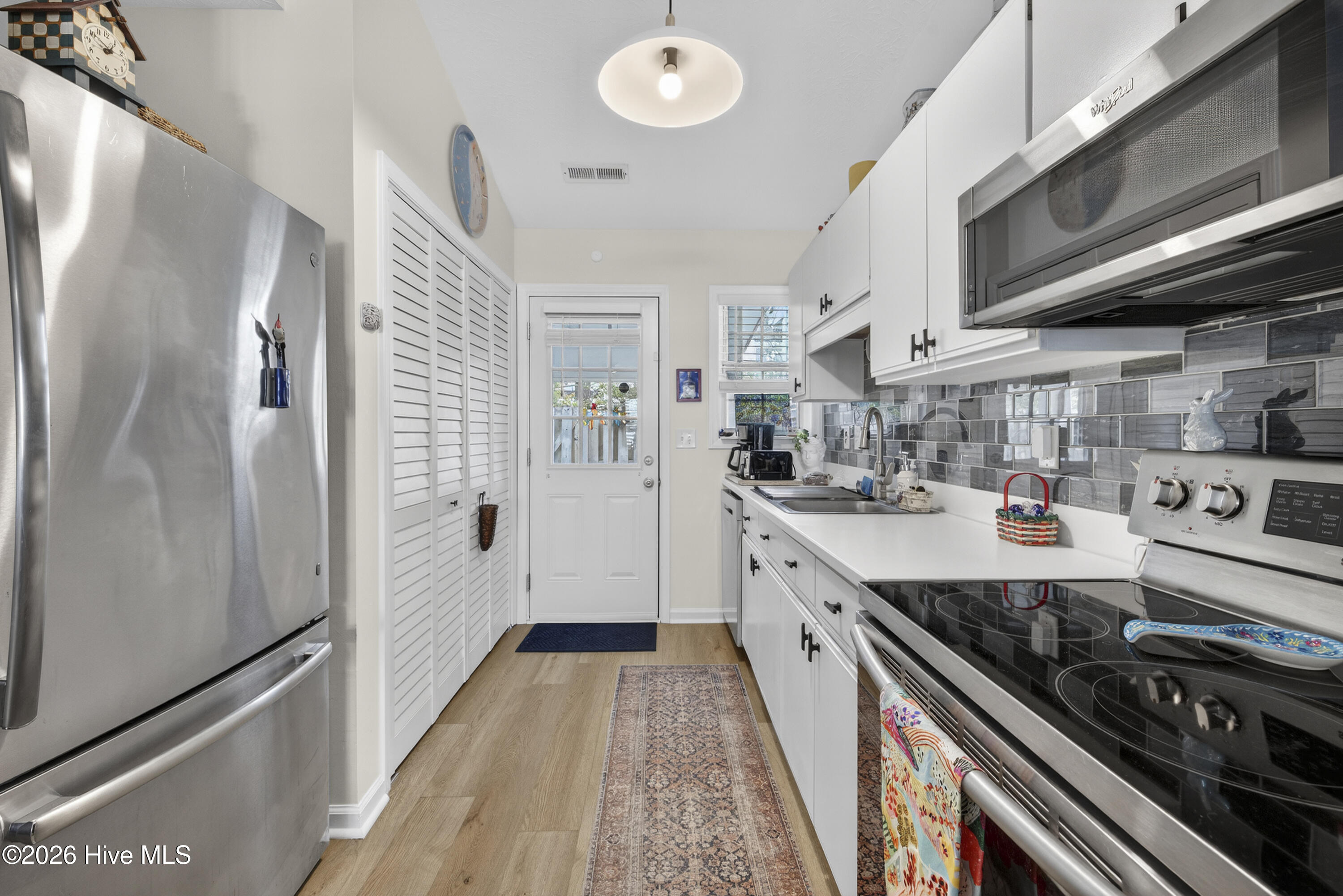 100557004 | Photo 12