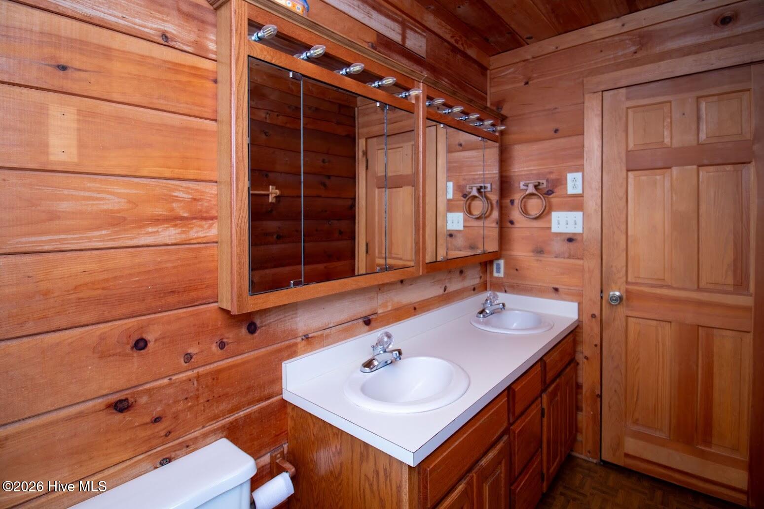 bathroomhall