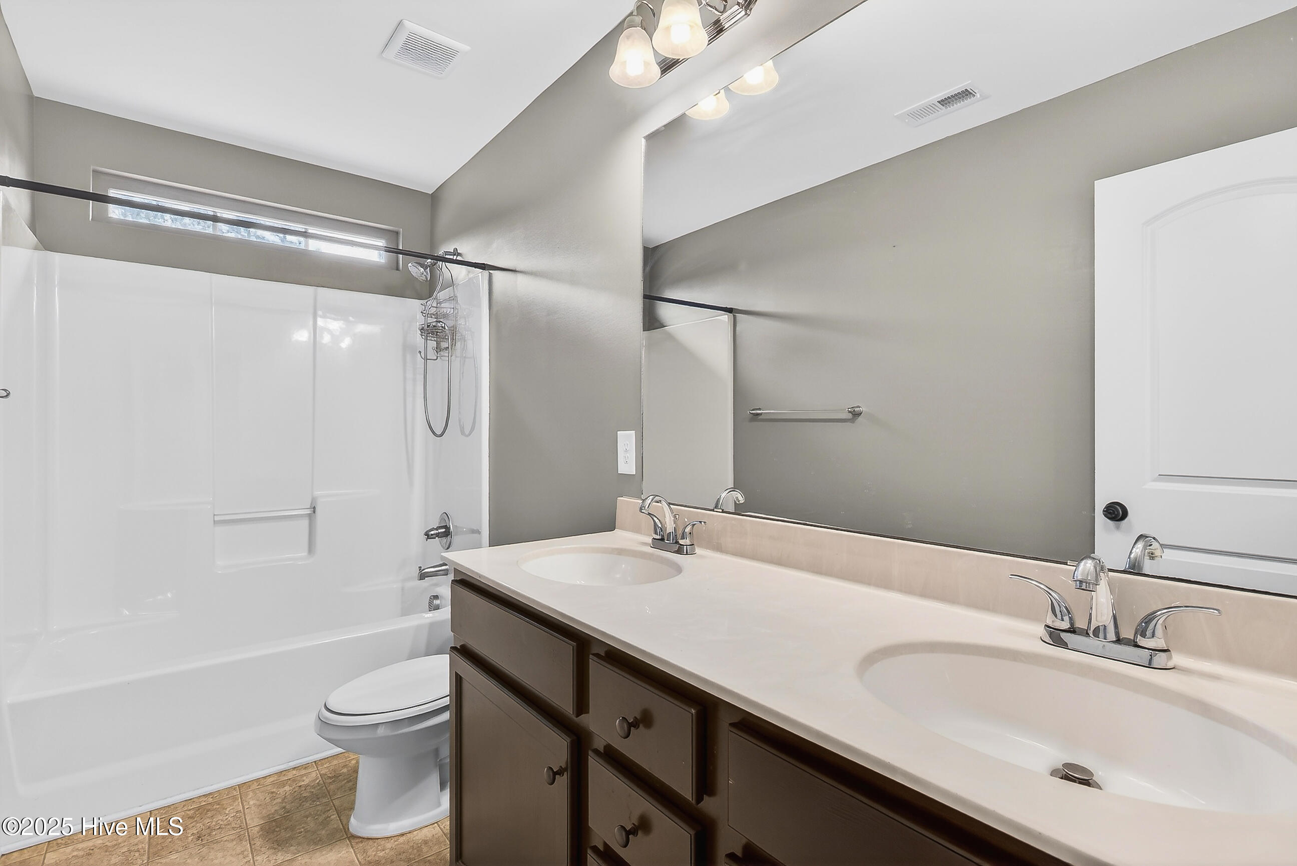 100546178 | Photo 25