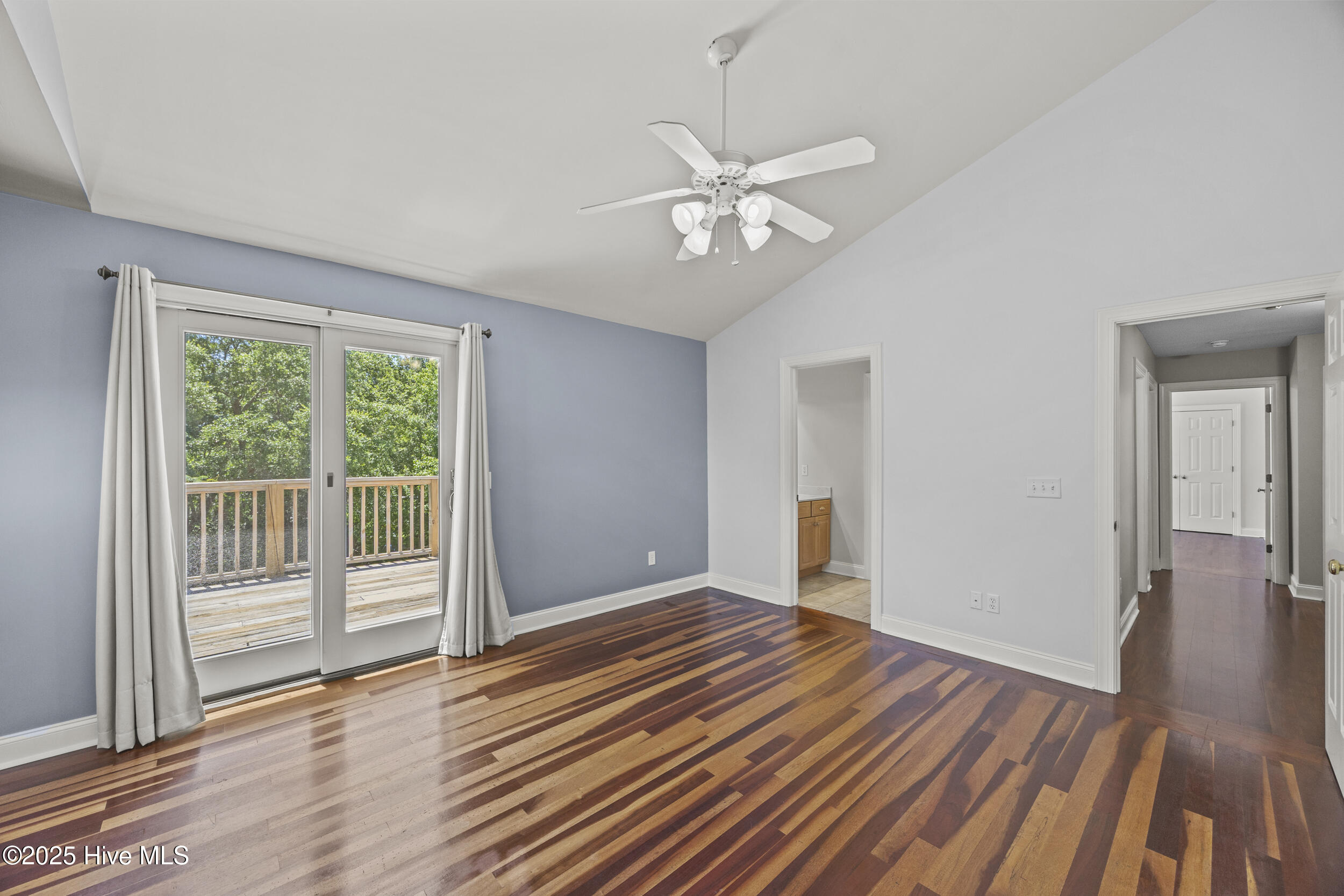 100519629 | Photo 52