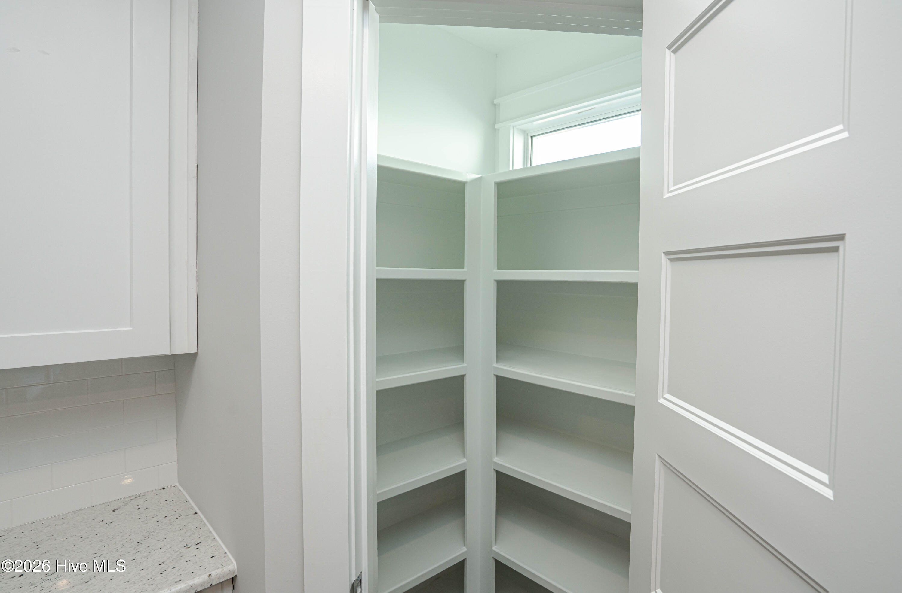 100553320 | Photo 15