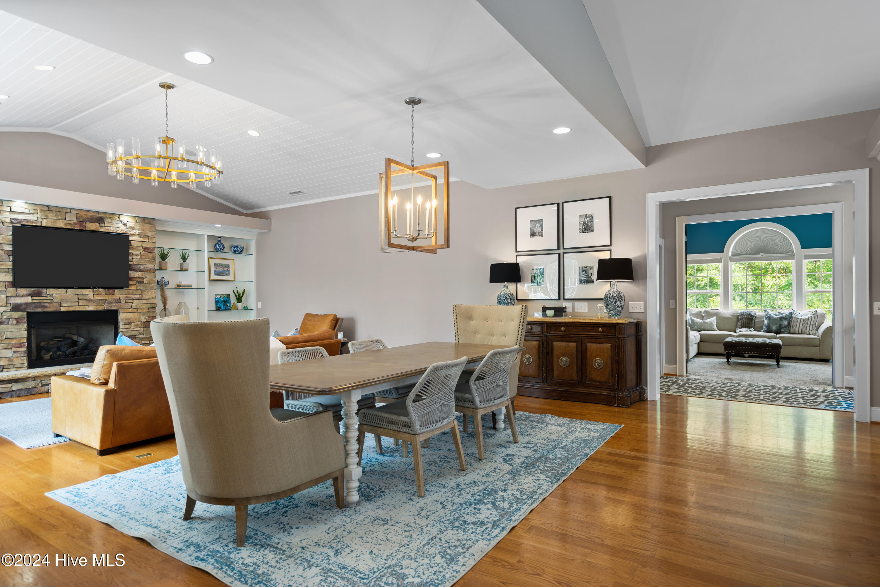 100550699 | Photo 26