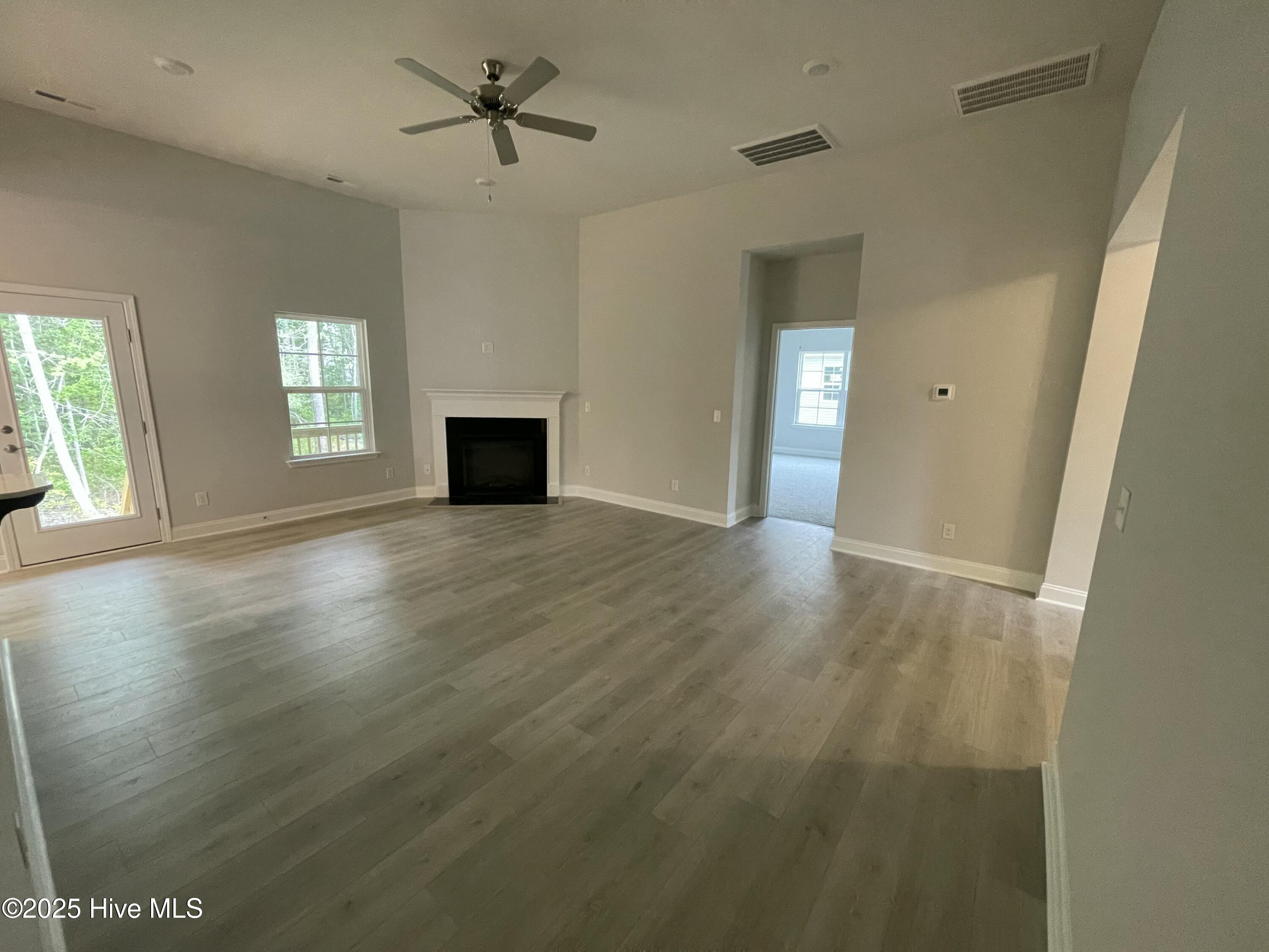 100446746 | Photo 11