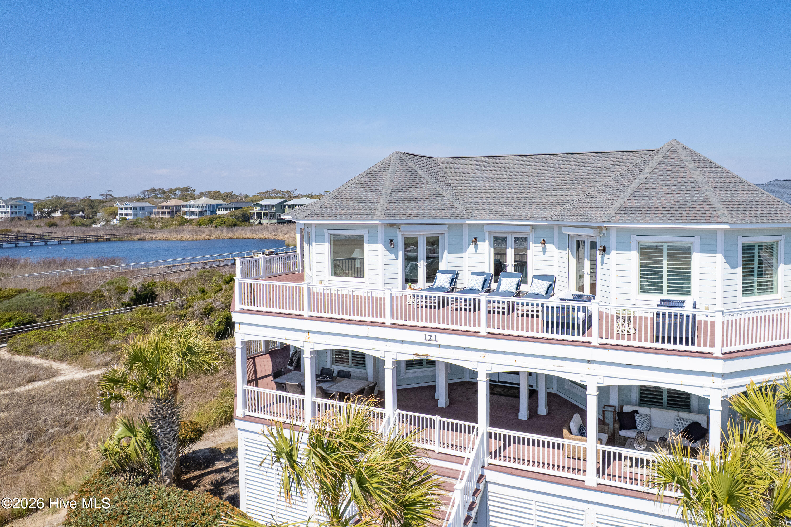 100567897 | Photo 71