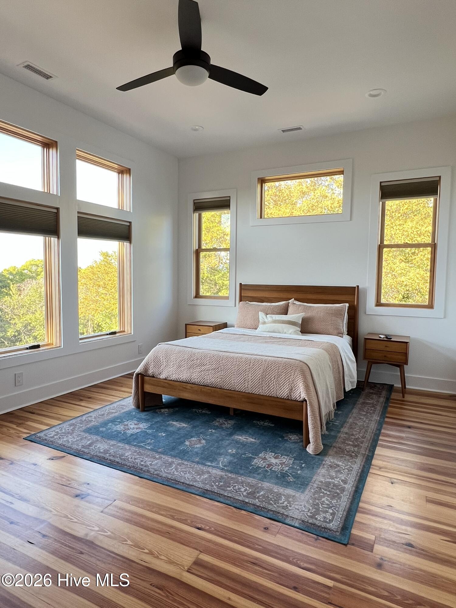 100566507 | Photo 16