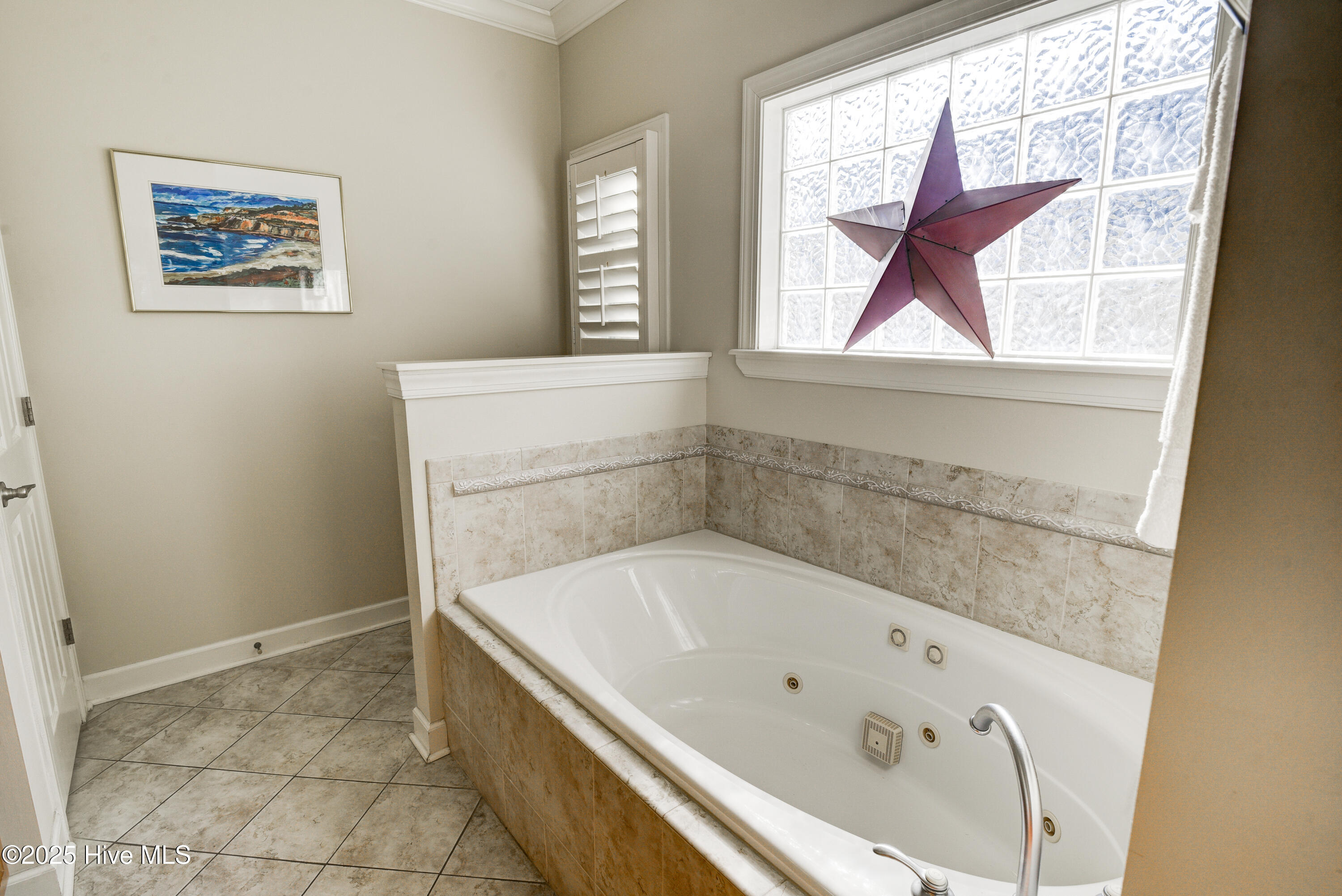 100547083 | Photo 16