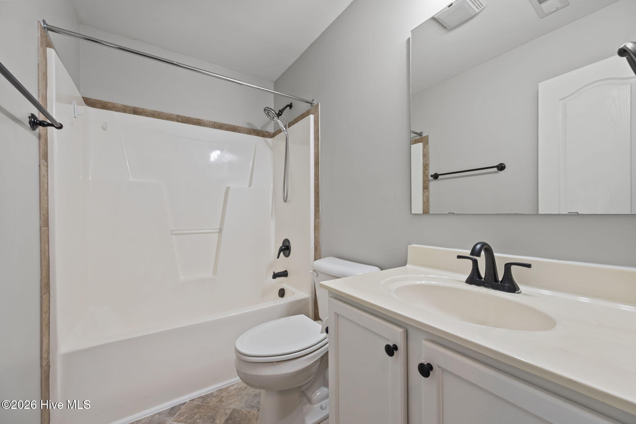 100549428 | Photo 24